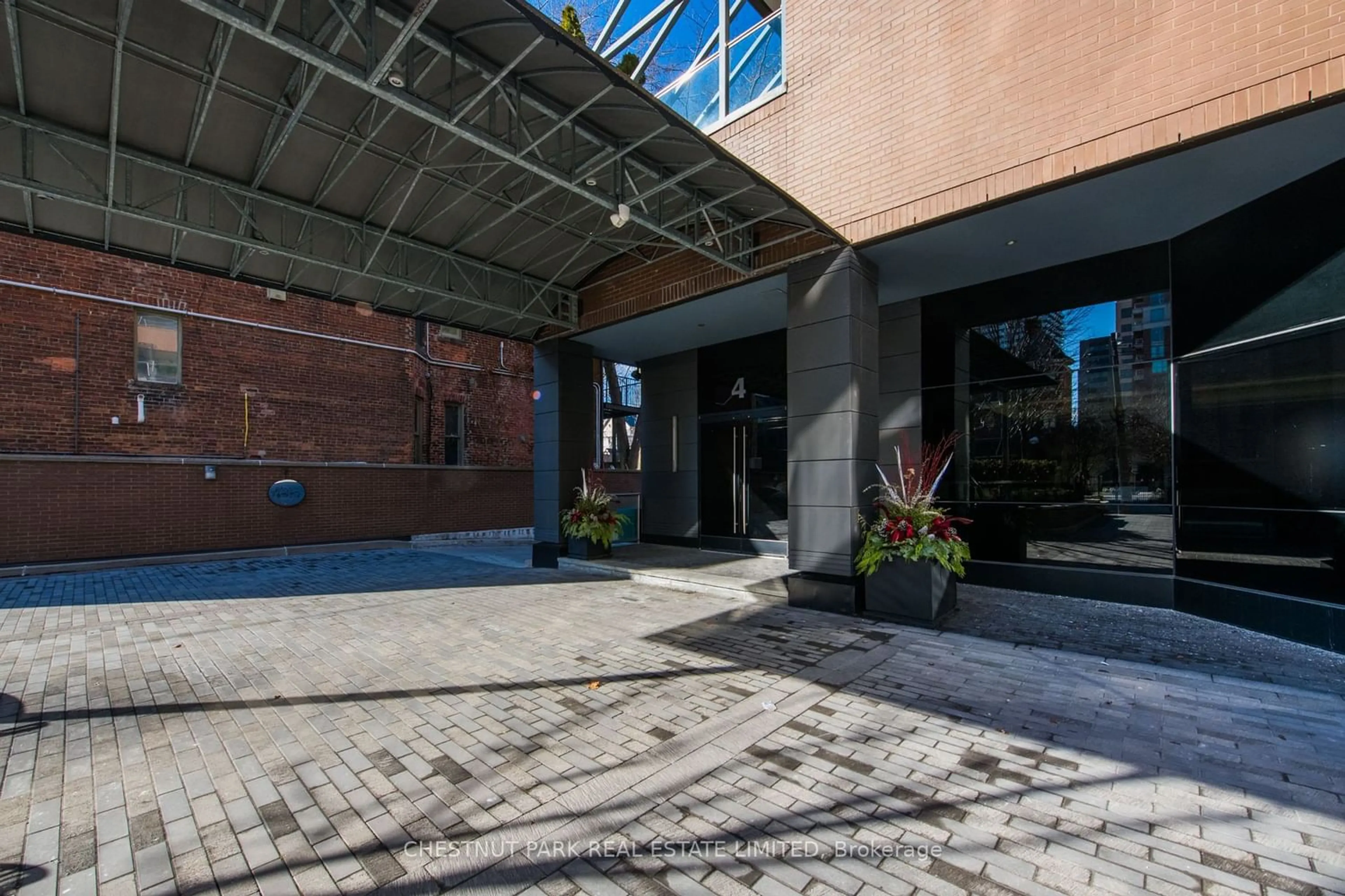 Patio for 4 Lowther Ave #505, Toronto Ontario M5R 1C6