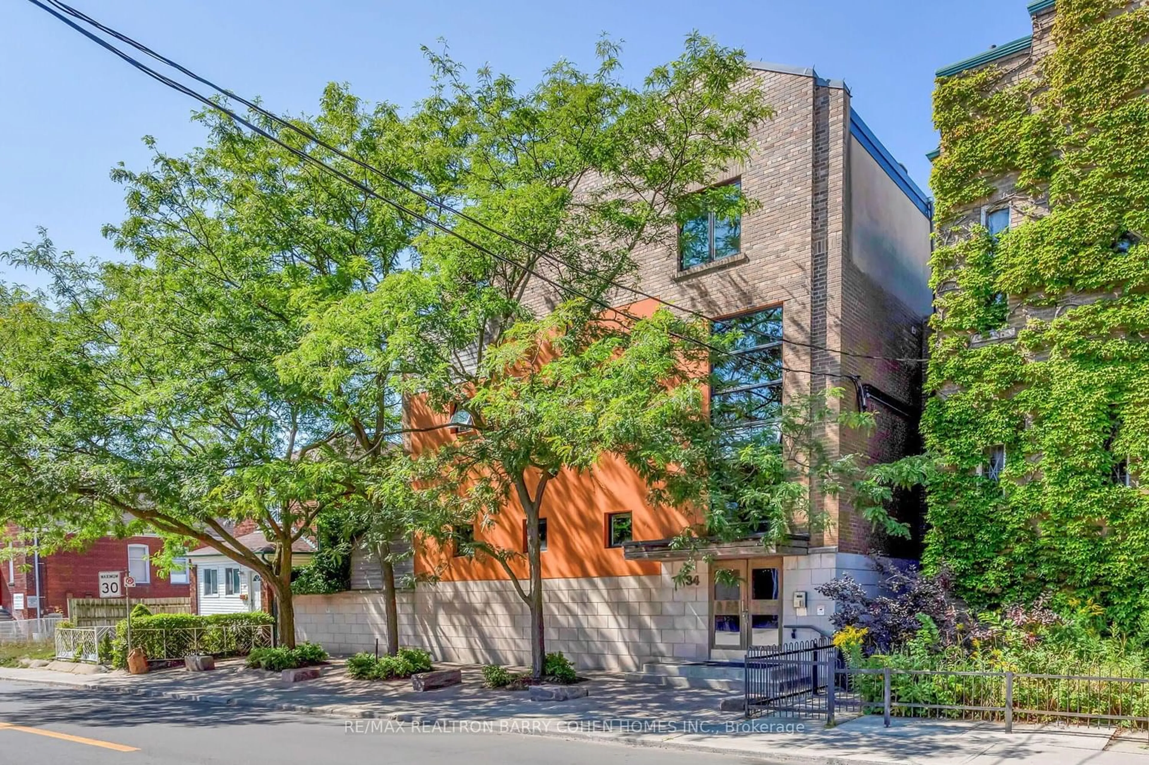 Home with brick exterior material for 34 Claremont St #201, Toronto Ontario M6J 2M4