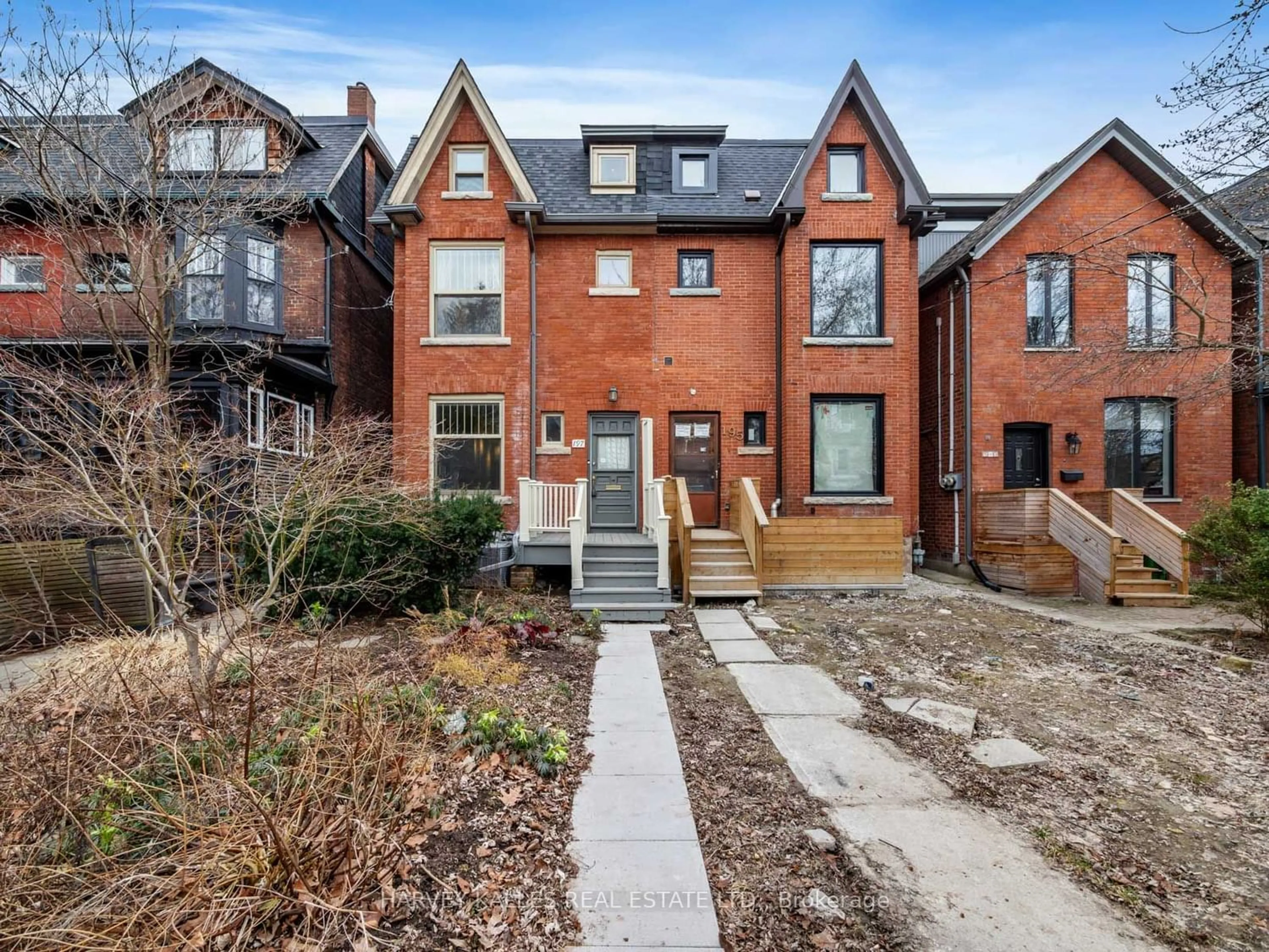 Home with brick exterior material for 197 Albany Ave, Toronto Ontario M5R 3C7