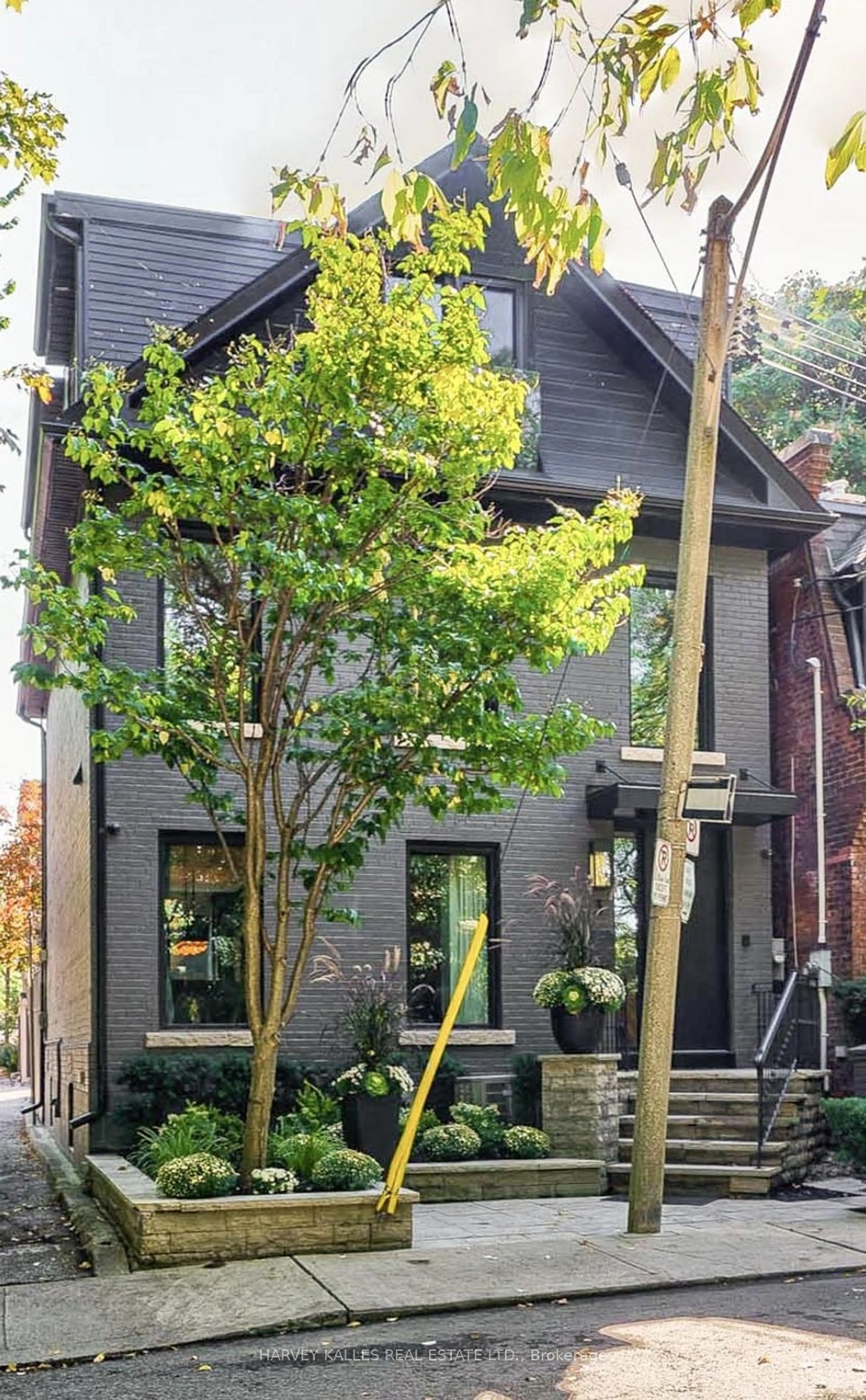 Home with brick exterior material for 3 Hillsboro Ave, Toronto Ontario M5R 1S6