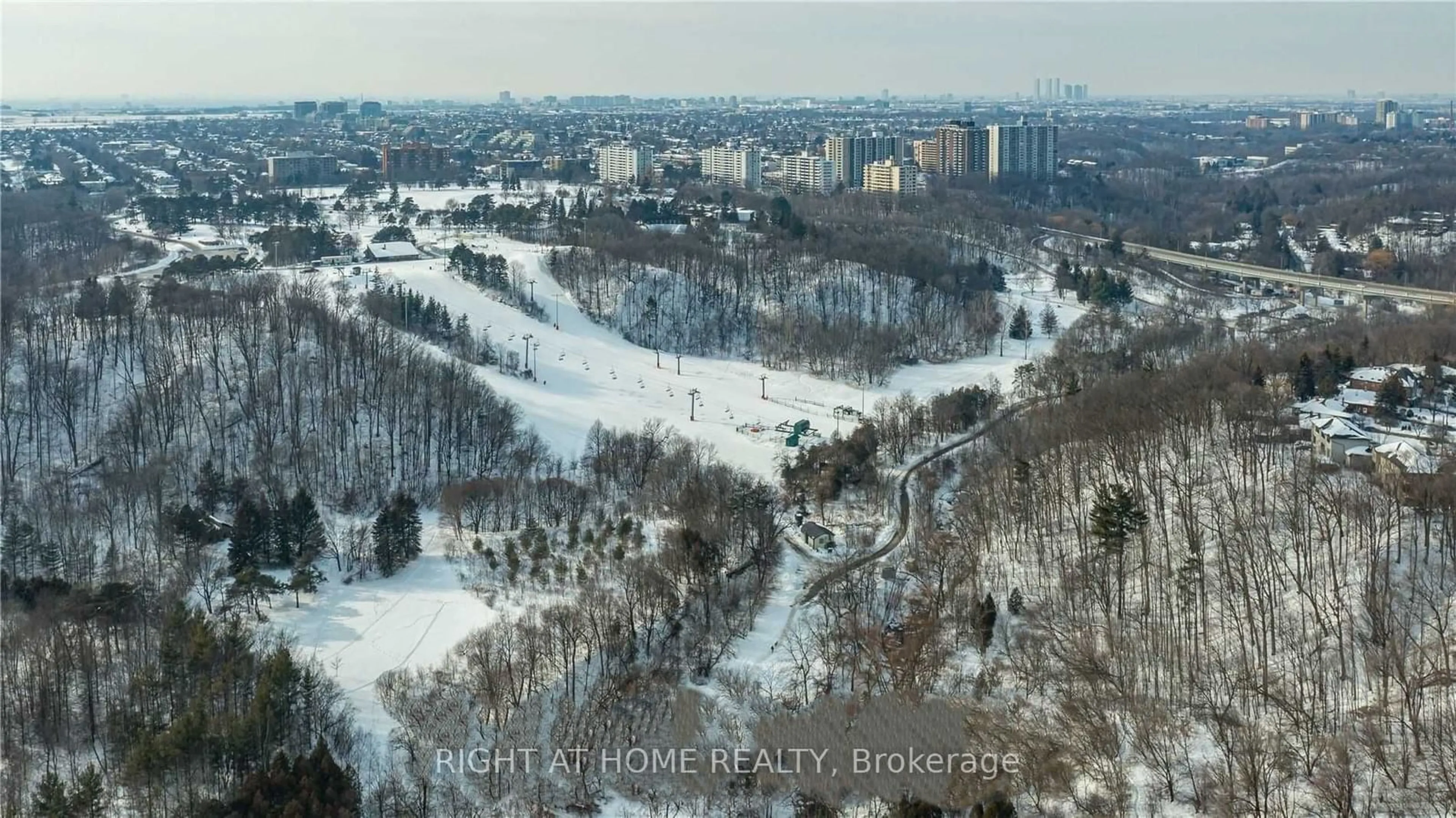 Frontside or backside of a home for 42 Gwendolen Cres, Toronto Ontario M2N 2L7