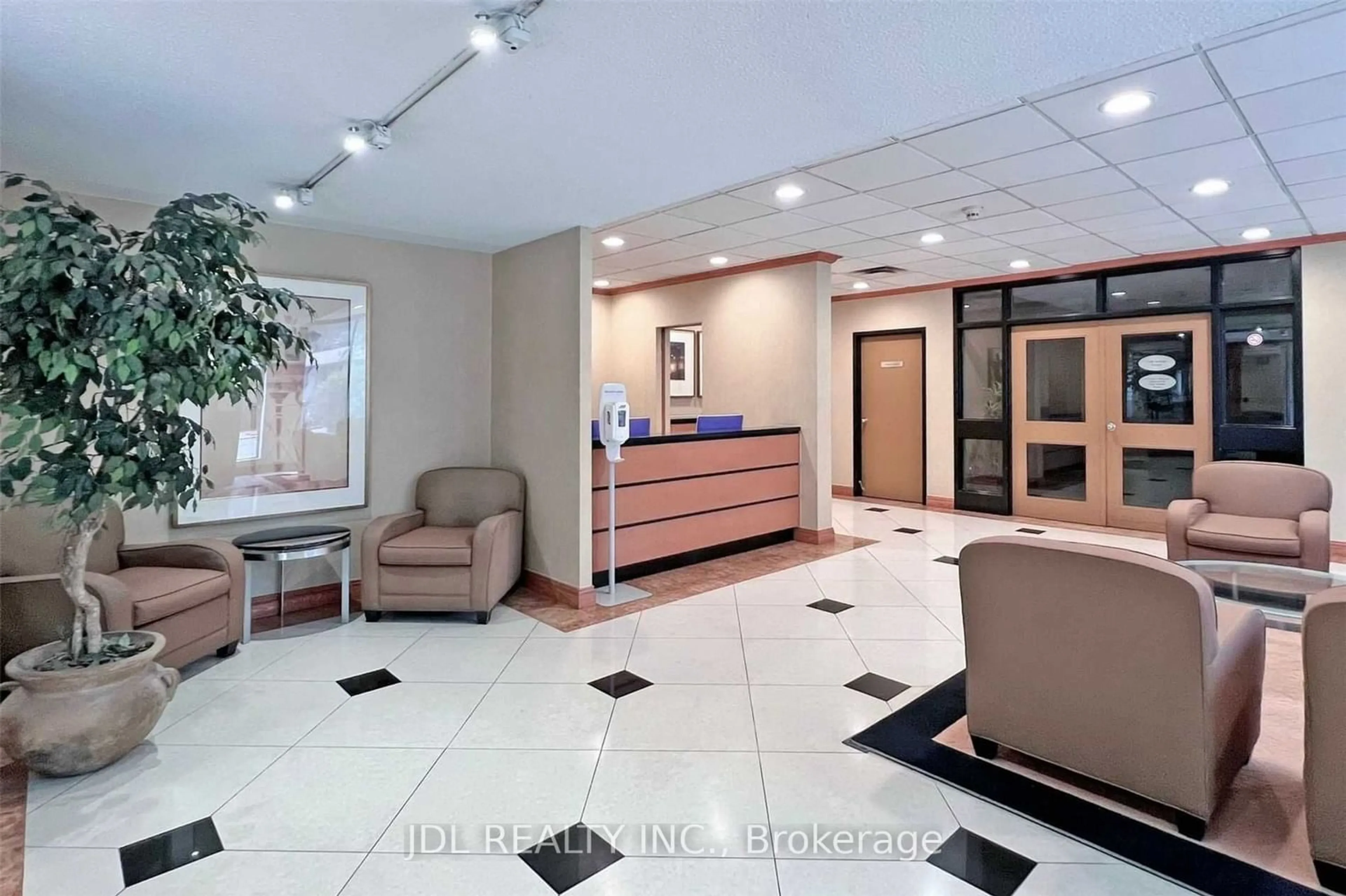 Indoor lobby for 633 Bay St #1204, Toronto Ontario M5G 2G4