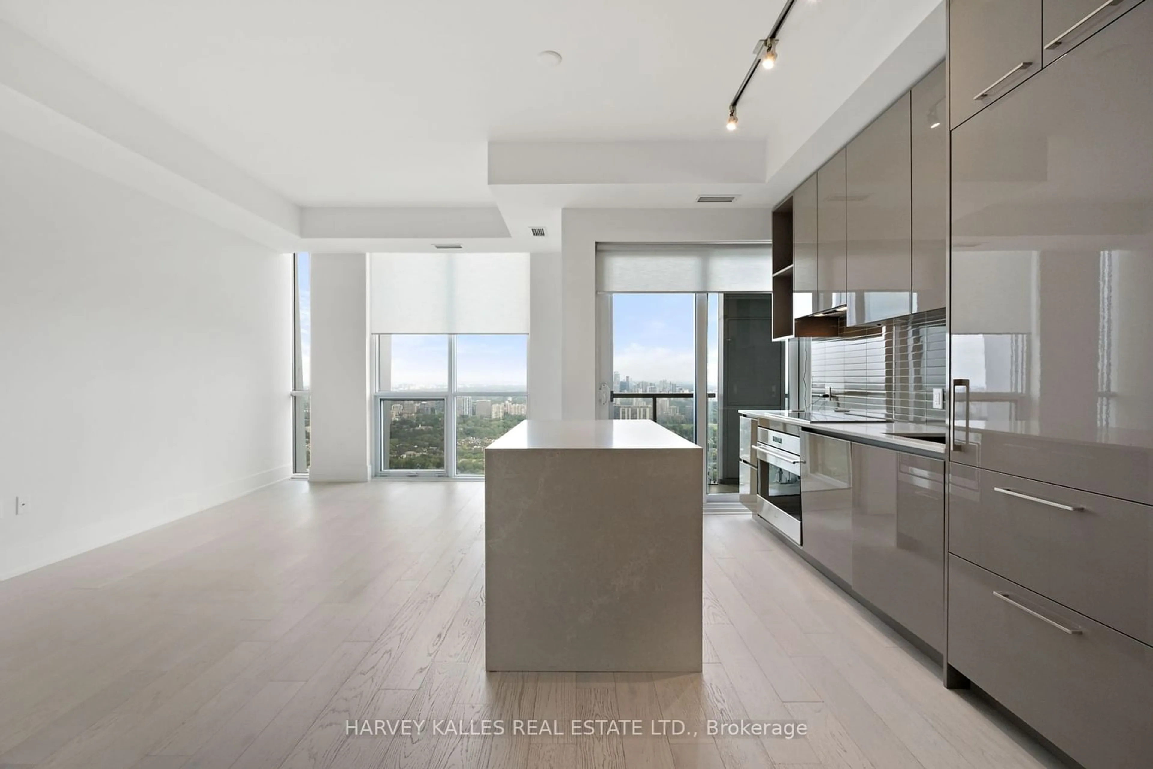 Contemporary kitchen for 1 Yorkville Ave #Lph06, Toronto Ontario M4W 1L1