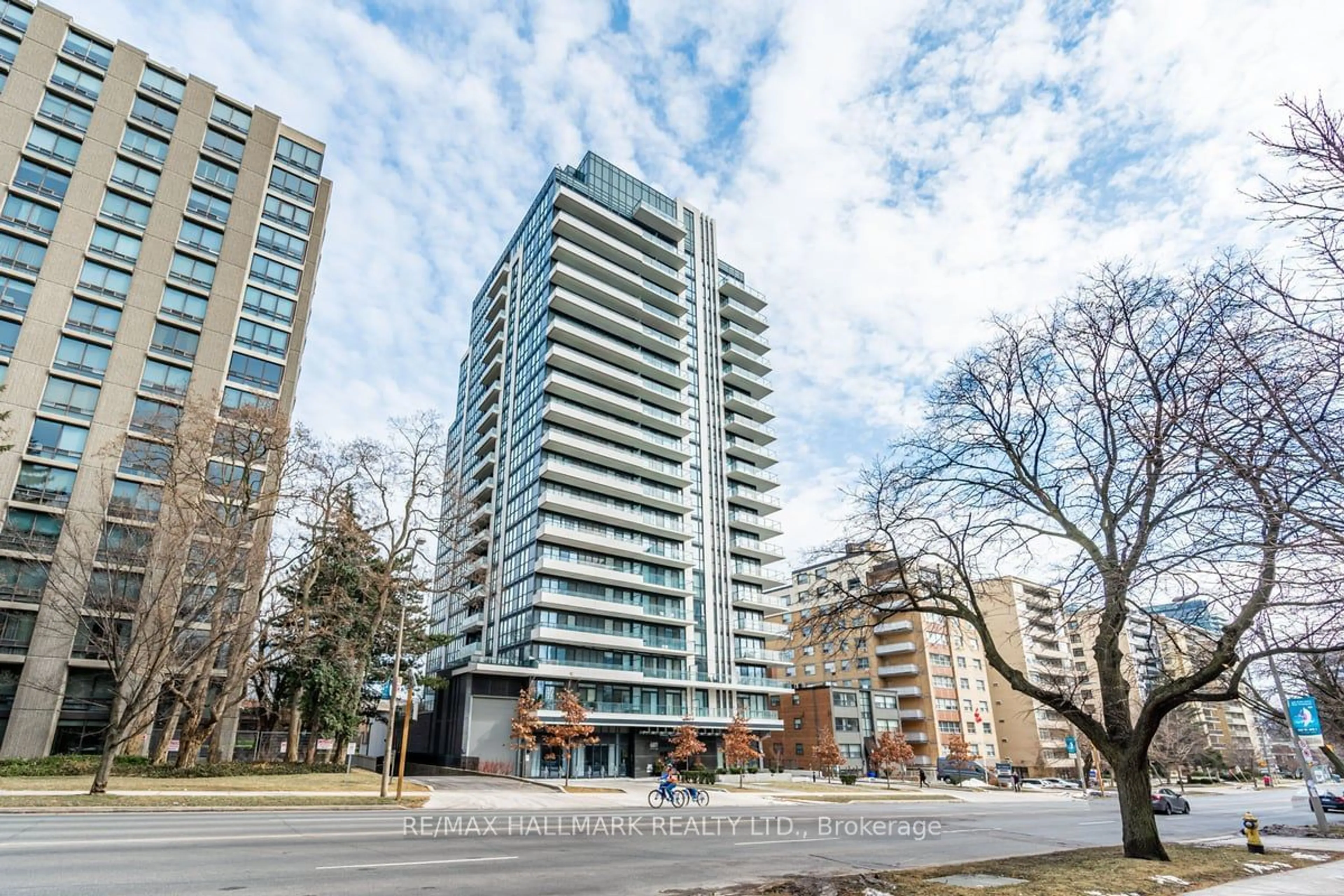 A pic from exterior of the house or condo for 609 Avenue Rd #1805, Toronto Ontario M4V 2K3