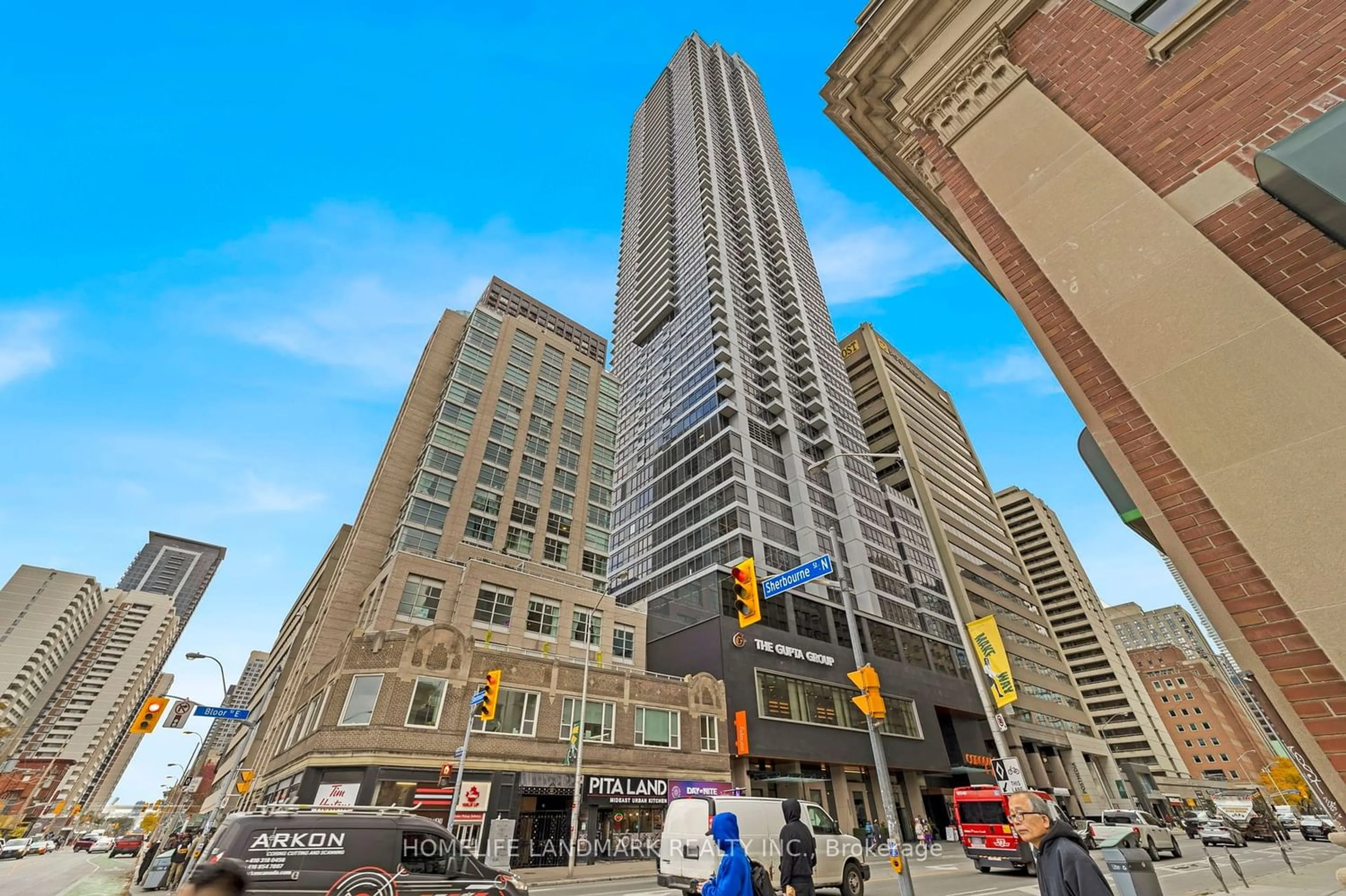 A pic from exterior of the house or condo for 395 Bloor St #4108, Toronto Ontario M4W 1H7