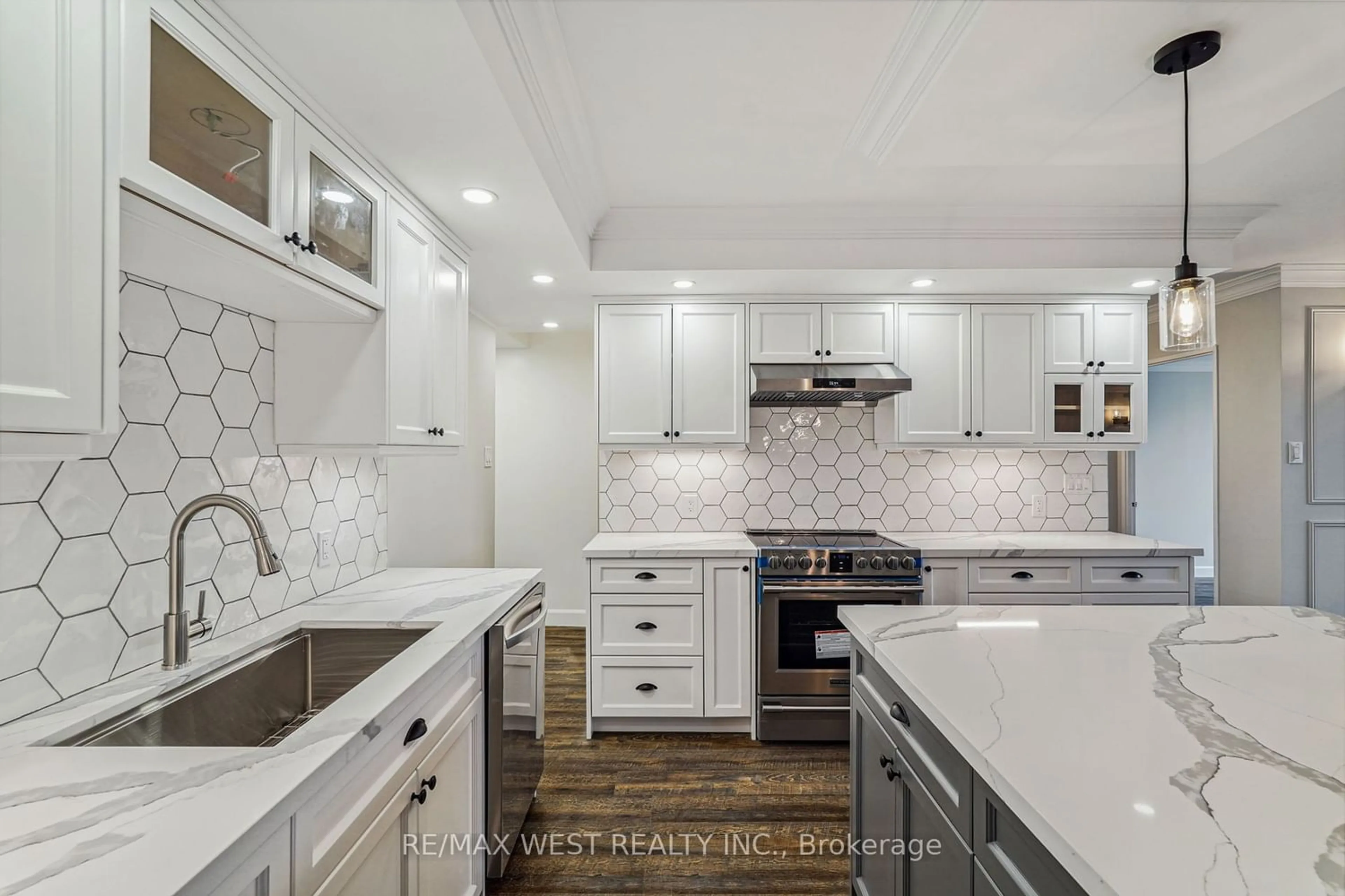 Contemporary kitchen for 131 Torresdale Ave #305, Toronto Ontario M2R 3T1