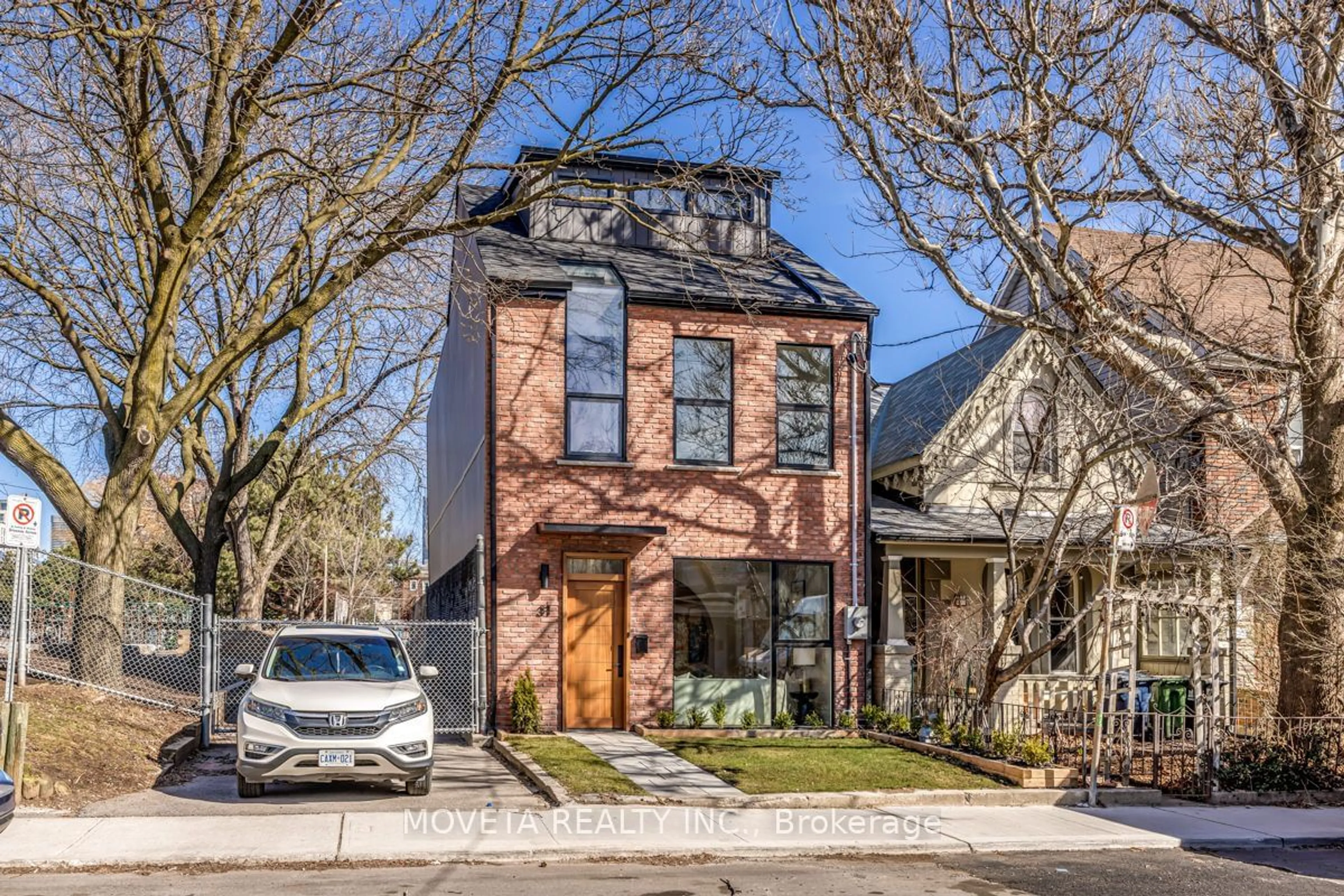 Home with brick exterior material for 31 Lippincott St, Toronto Ontario M5T 2R6