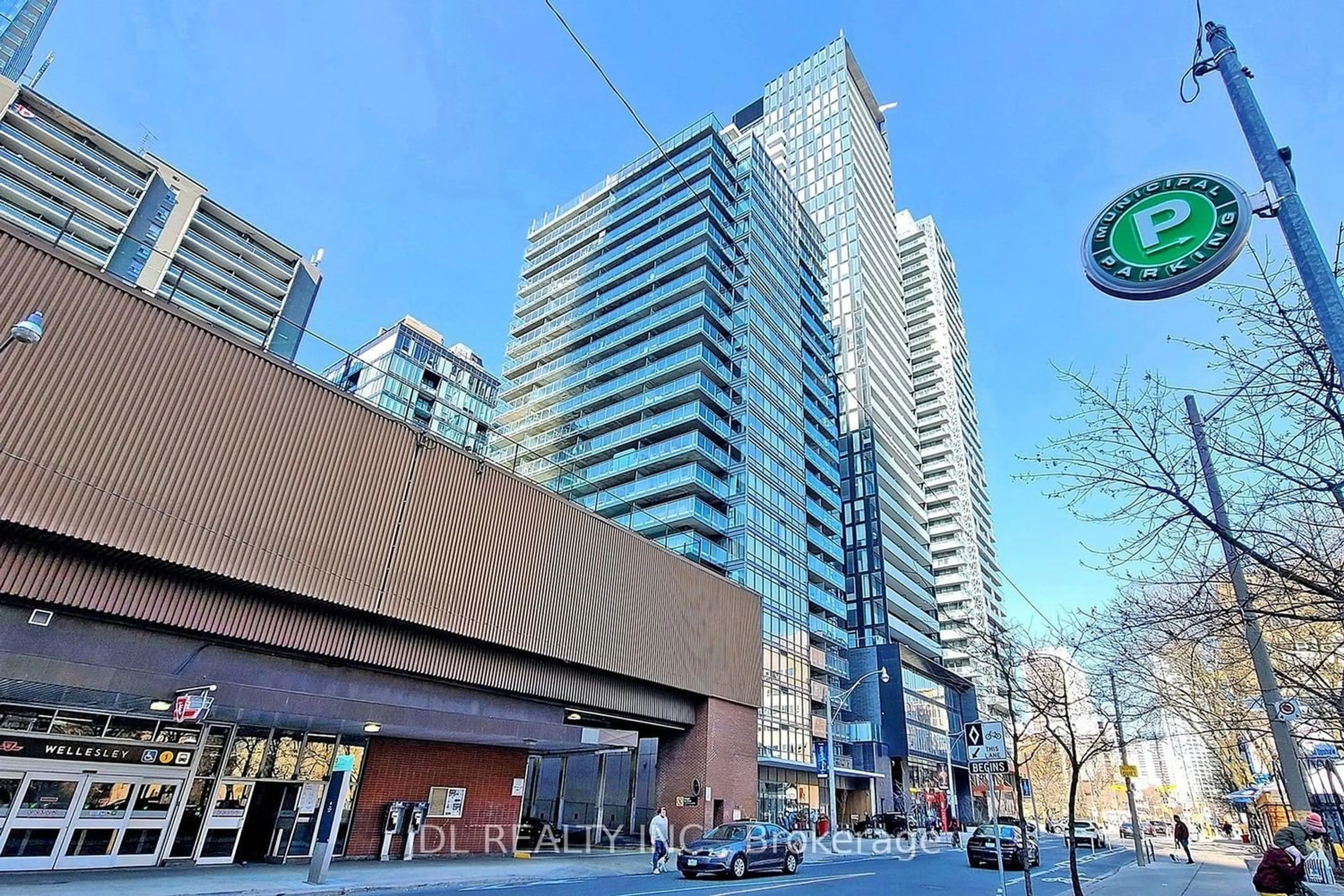 A pic from exterior of the house or condo for 28 Wellesley St #804, Toronto Ontario M4Y 1G3