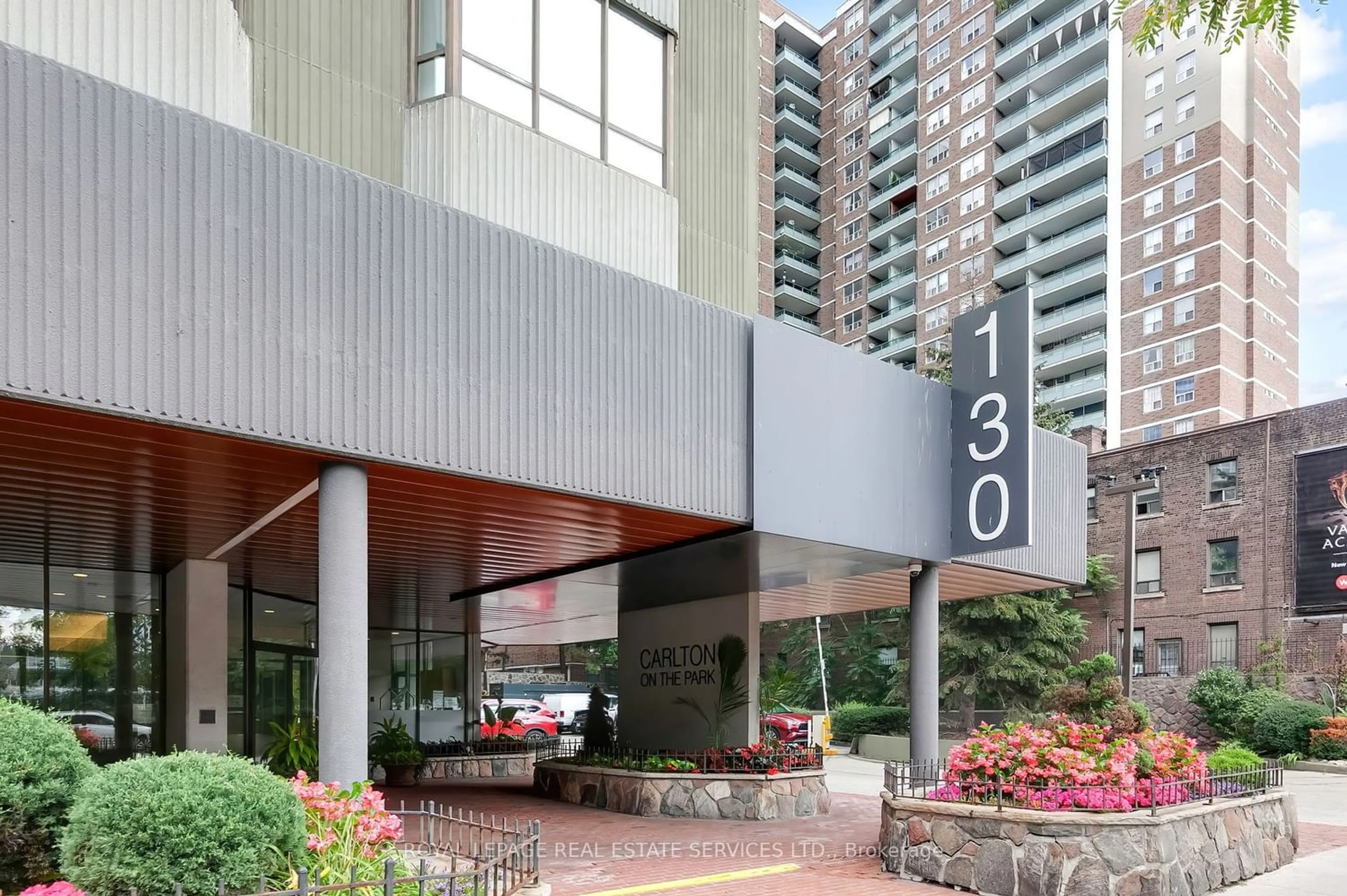 A pic from exterior of the house or condo for 130 Carlton St #Ph5, Toronto Ontario M5A 4K3