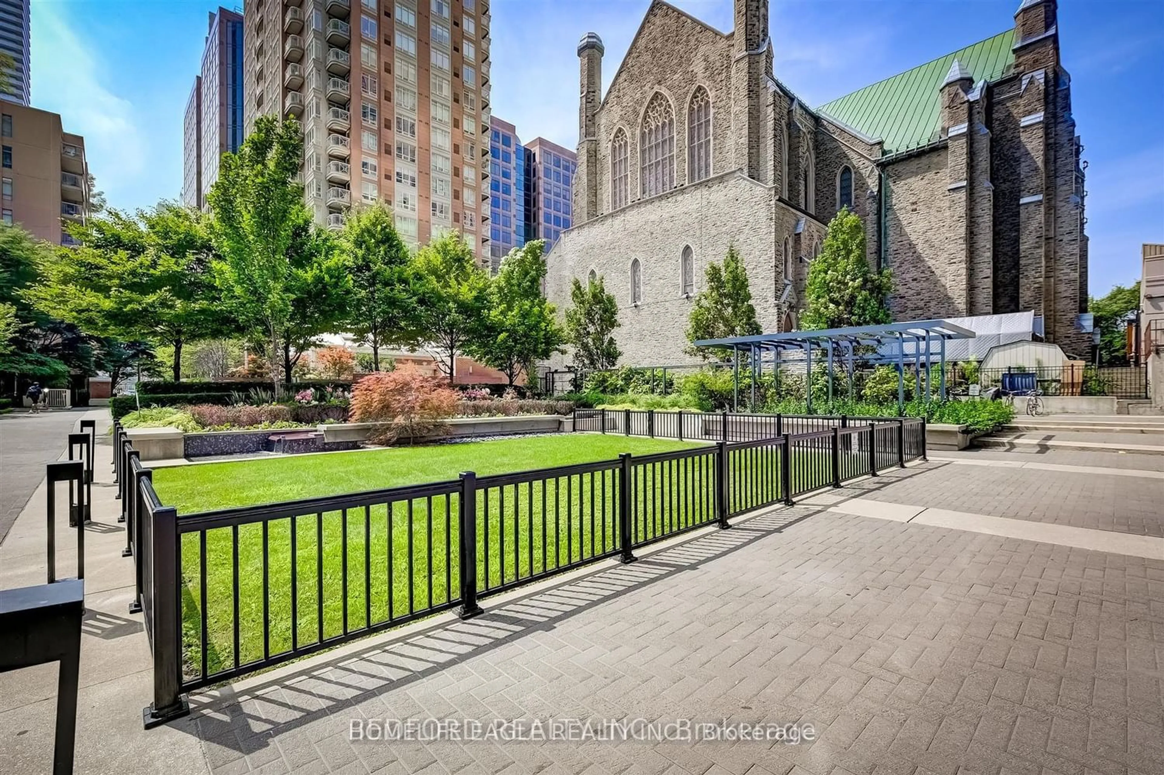 Patio for 28 Ted Rogers Way #605, Toronto Ontario M4Y 2W7