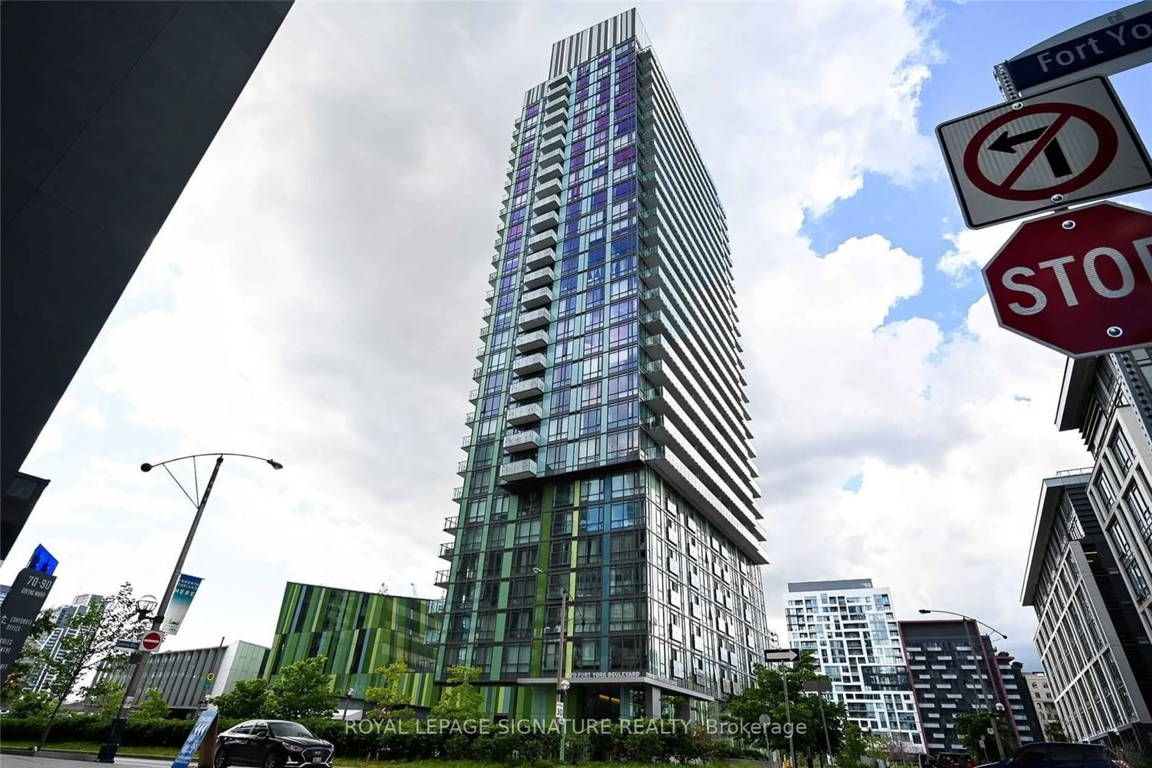 A pic from exterior of the house or condo for 170 Fort York Blvd #2713, Toronto Ontario M5V 0E6