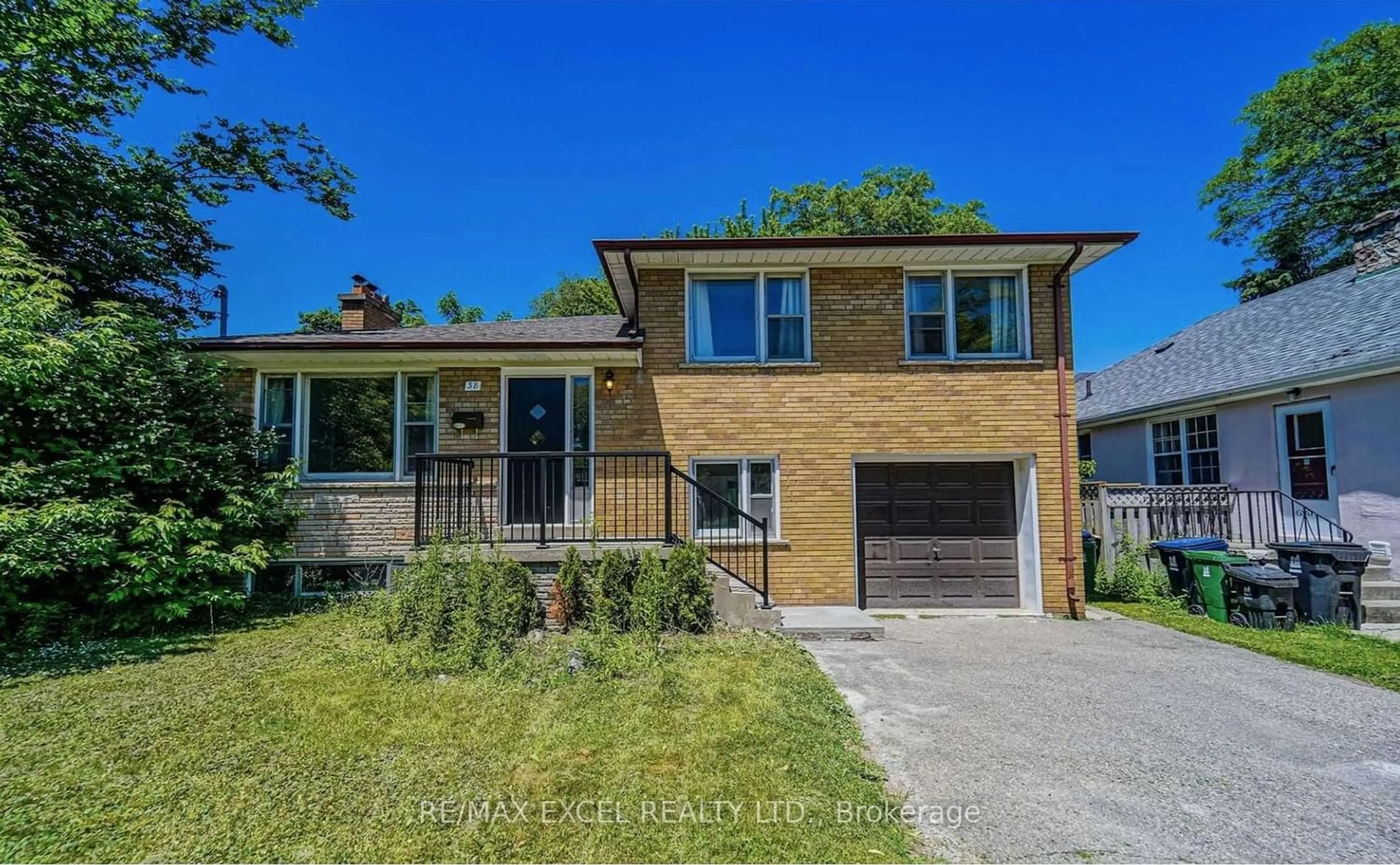 Frontside or backside of a home for 38 Centre Ave, Toronto Ontario M2M 2L3