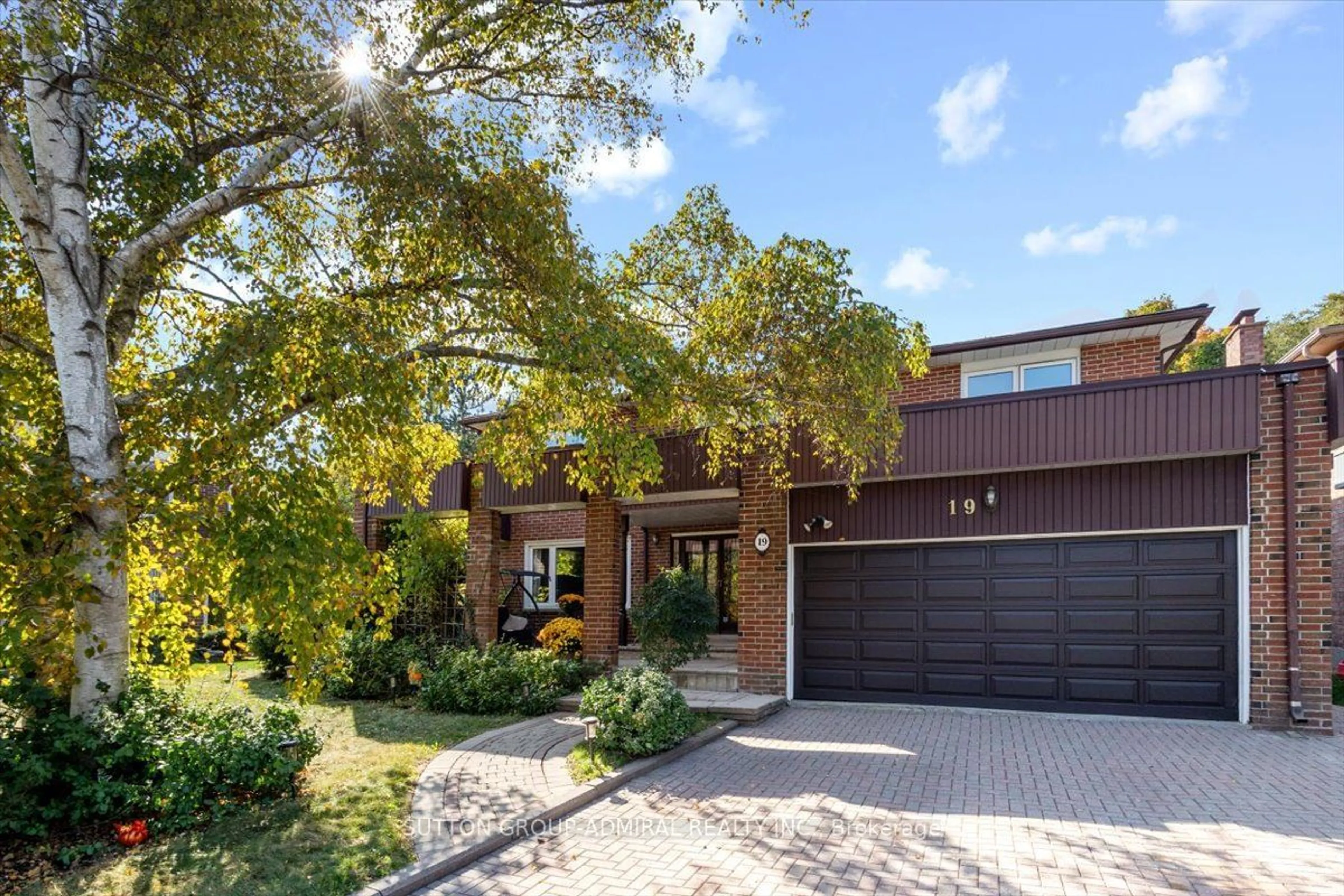 Home with brick exterior material for 19 Carmel Crt, Toronto Ontario M2M 4B2