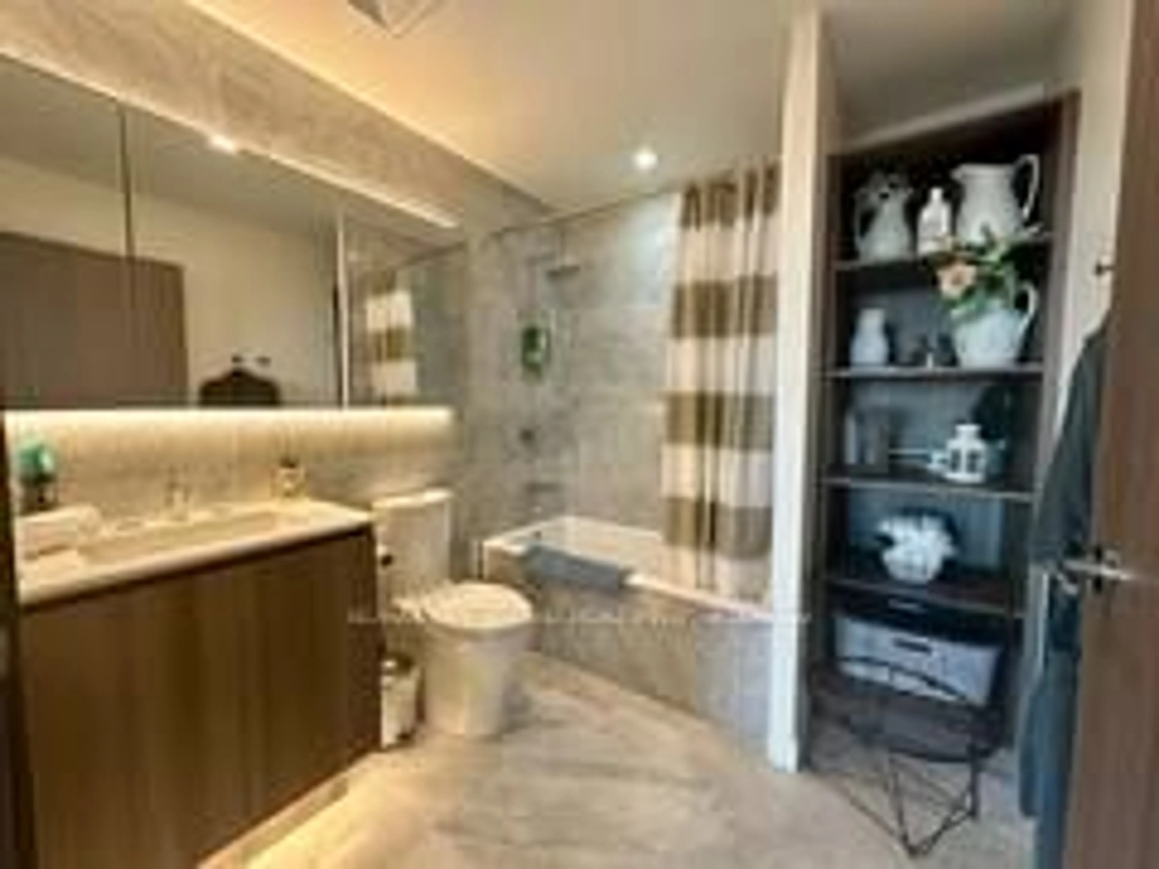 Contemporary bathroom for 19 Bathurst St #3711, Toronto Ontario M6A 2E1