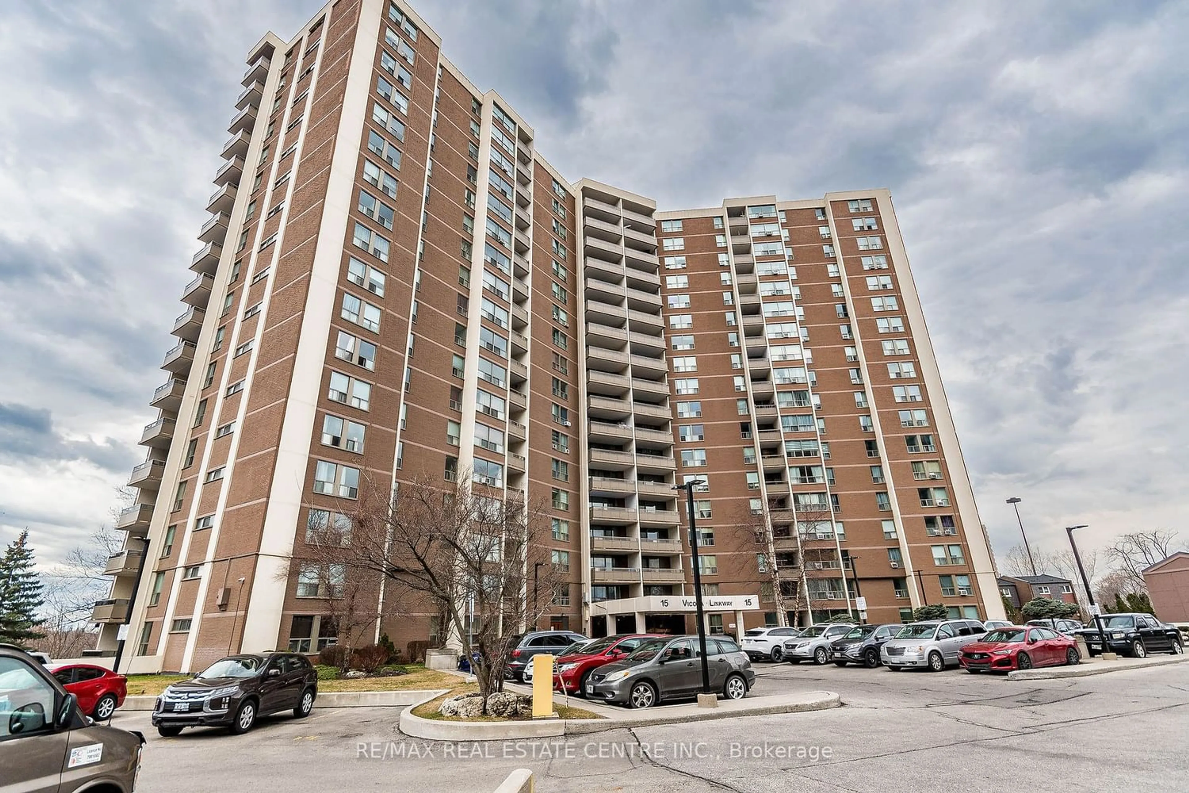 A pic from exterior of the house or condo for 15 Vicora Link Way #108, Toronto Ontario M3C 1A7
