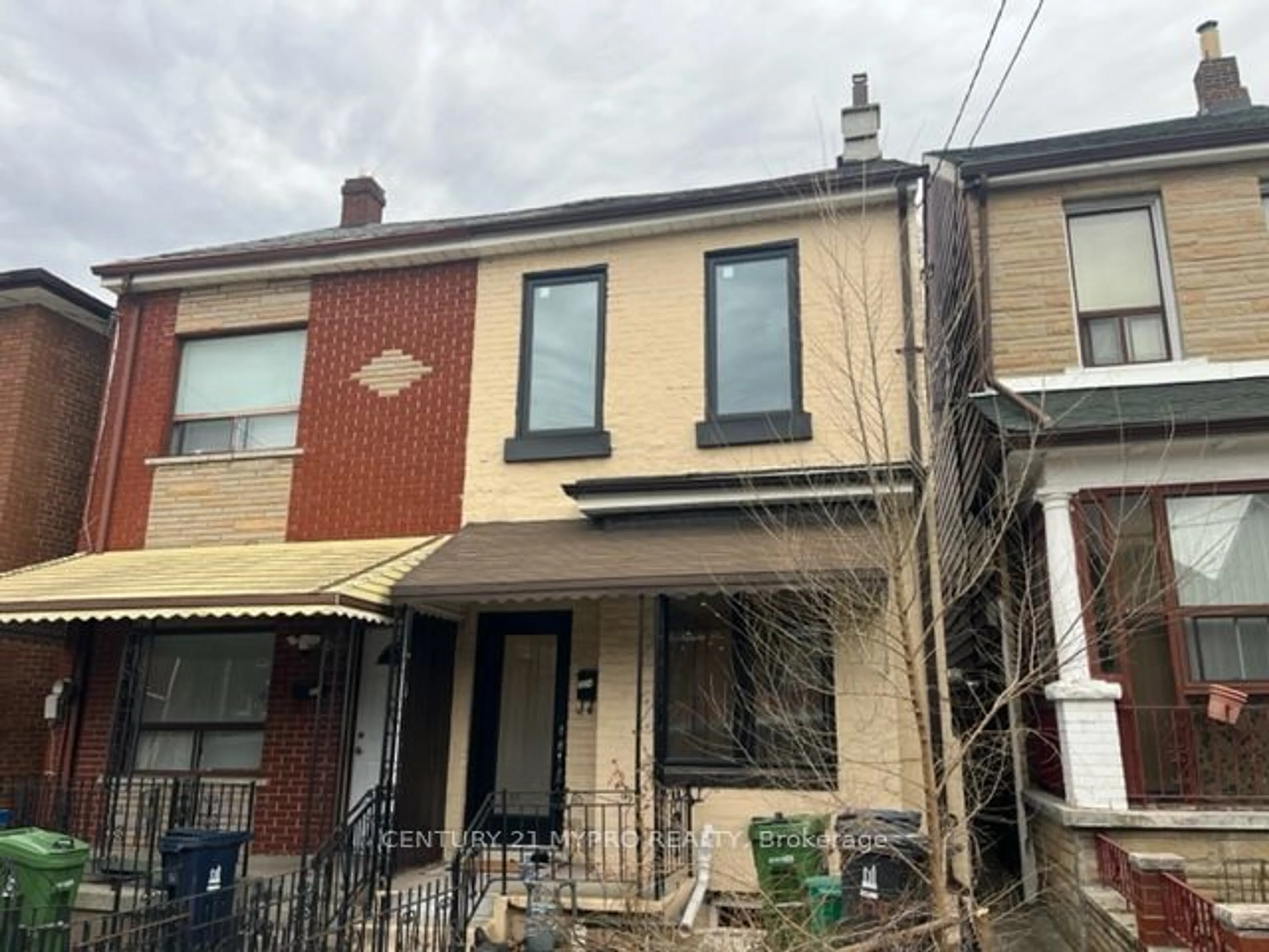Frontside or backside of a home for 174 Manning Ave, Toronto Ontario M6J 2K5