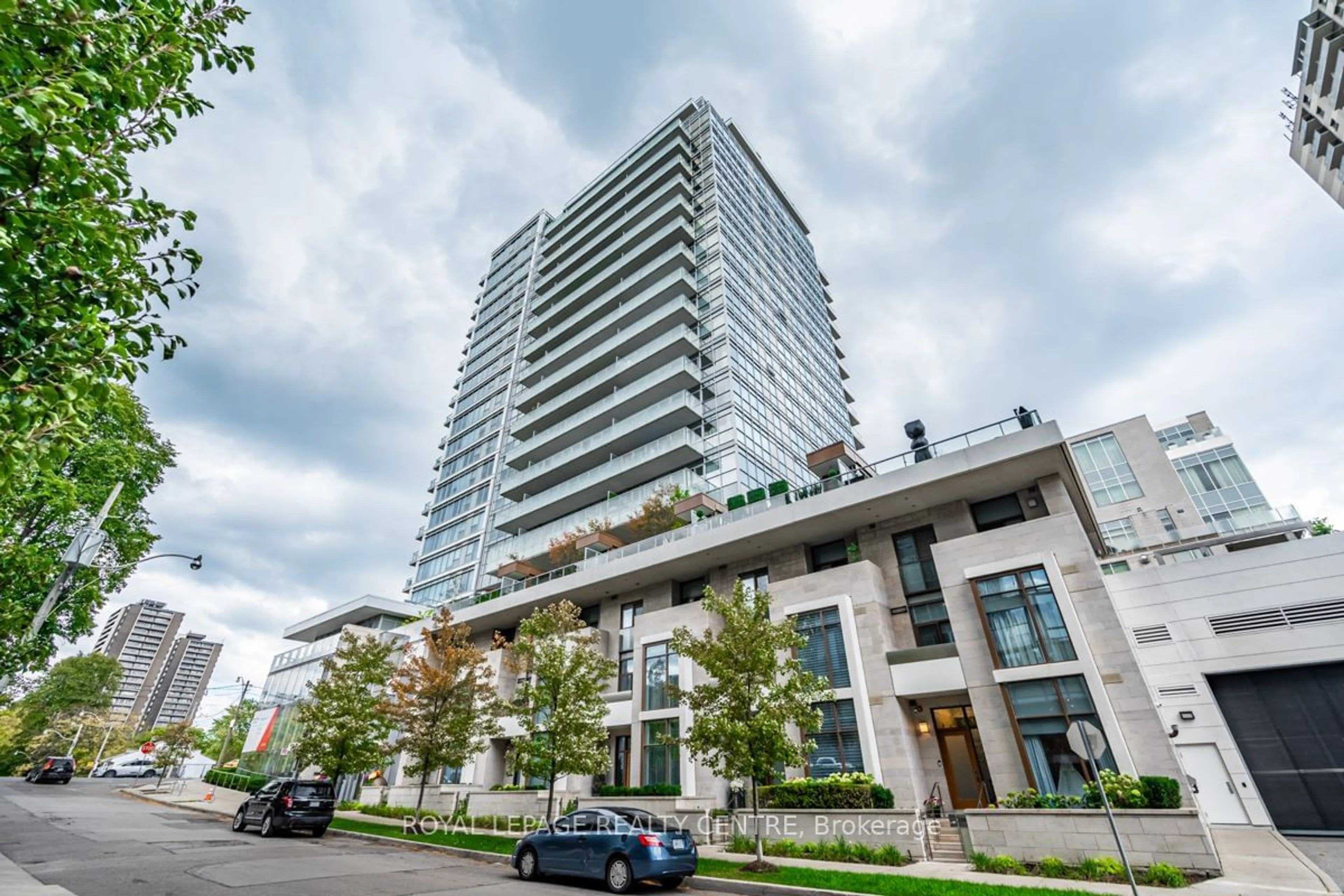 A pic from exterior of the house or condo for 170 Avenue Rd #611, Toronto Ontario M5R 0A4