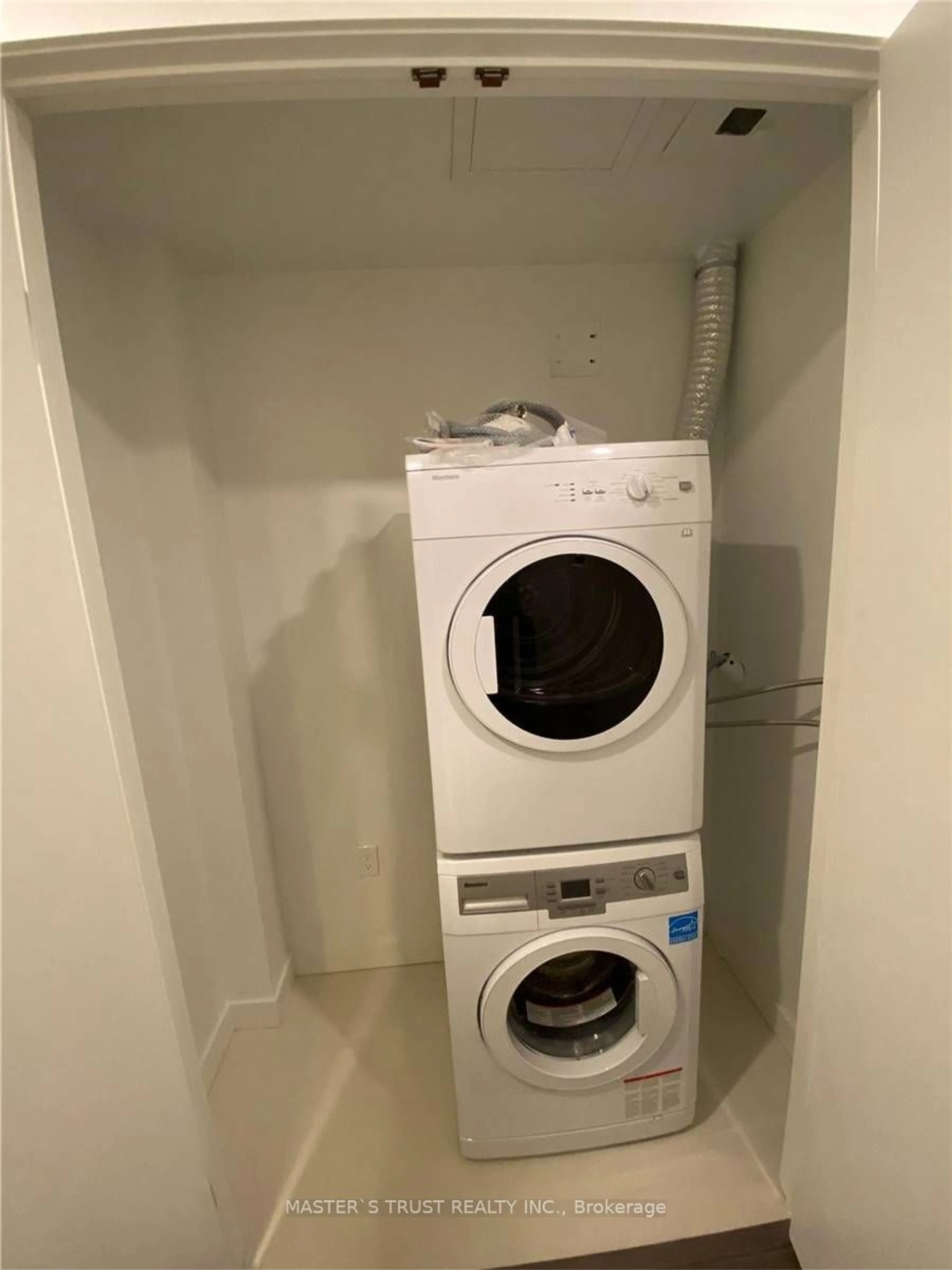 Washer and dryer for 115 Blue Jays Way #3315, Toronto Ontario M5V 0N4