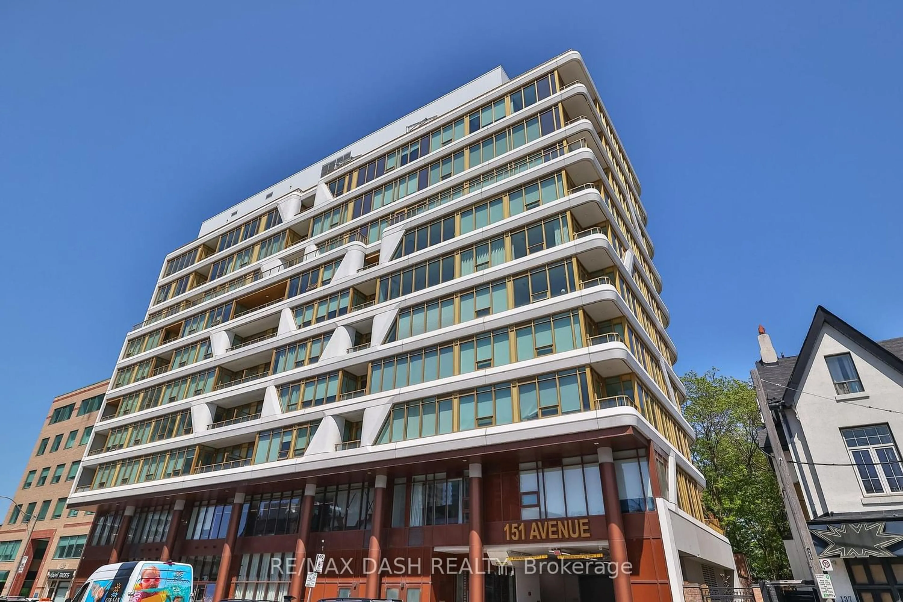 A pic from exterior of the house or condo for 151 Avenue Rd #804, Toronto Ontario M5R 2H7