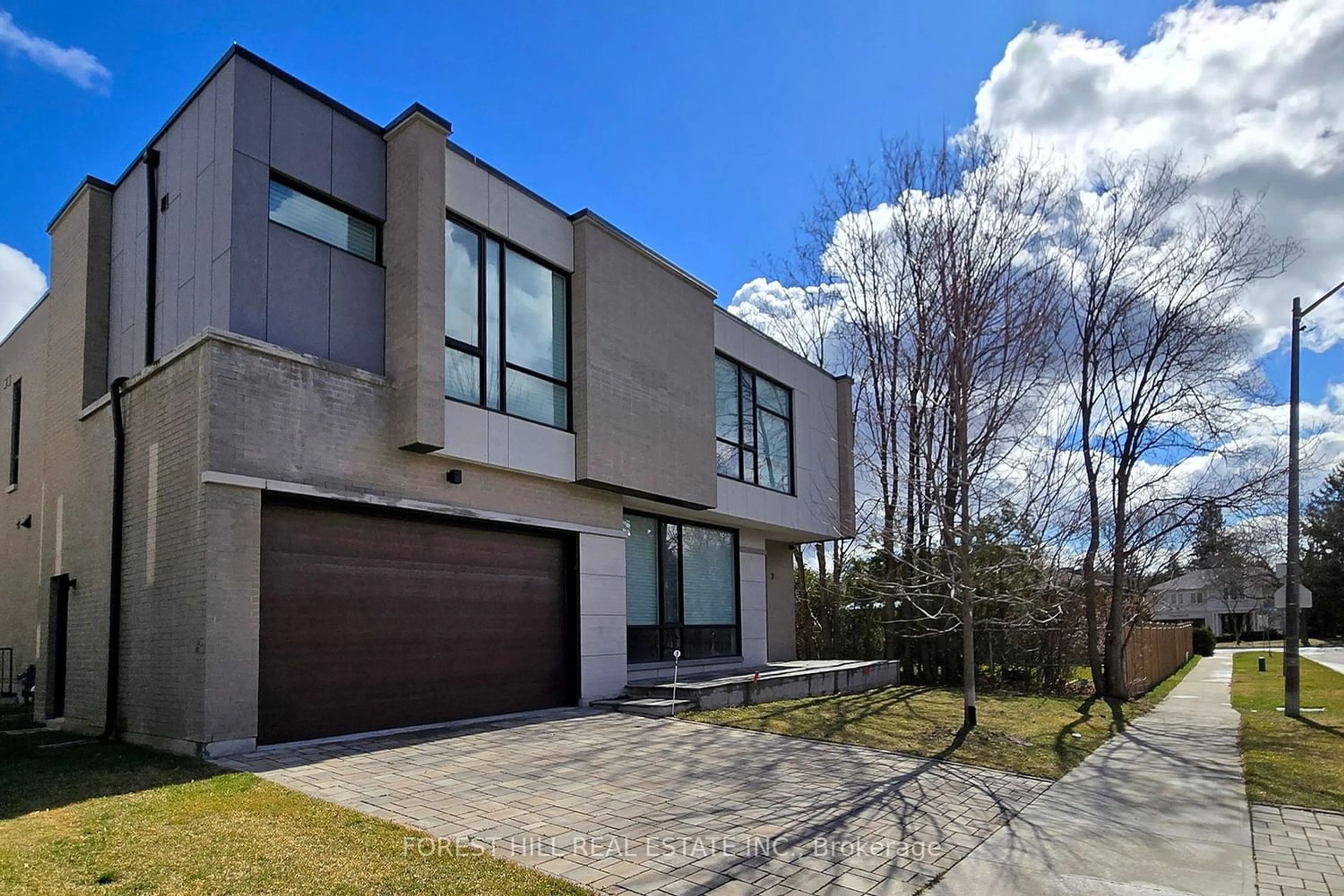 Home with stucco exterior material for 7 Fairmeadow Ave, Toronto Ontario M2P 0A5