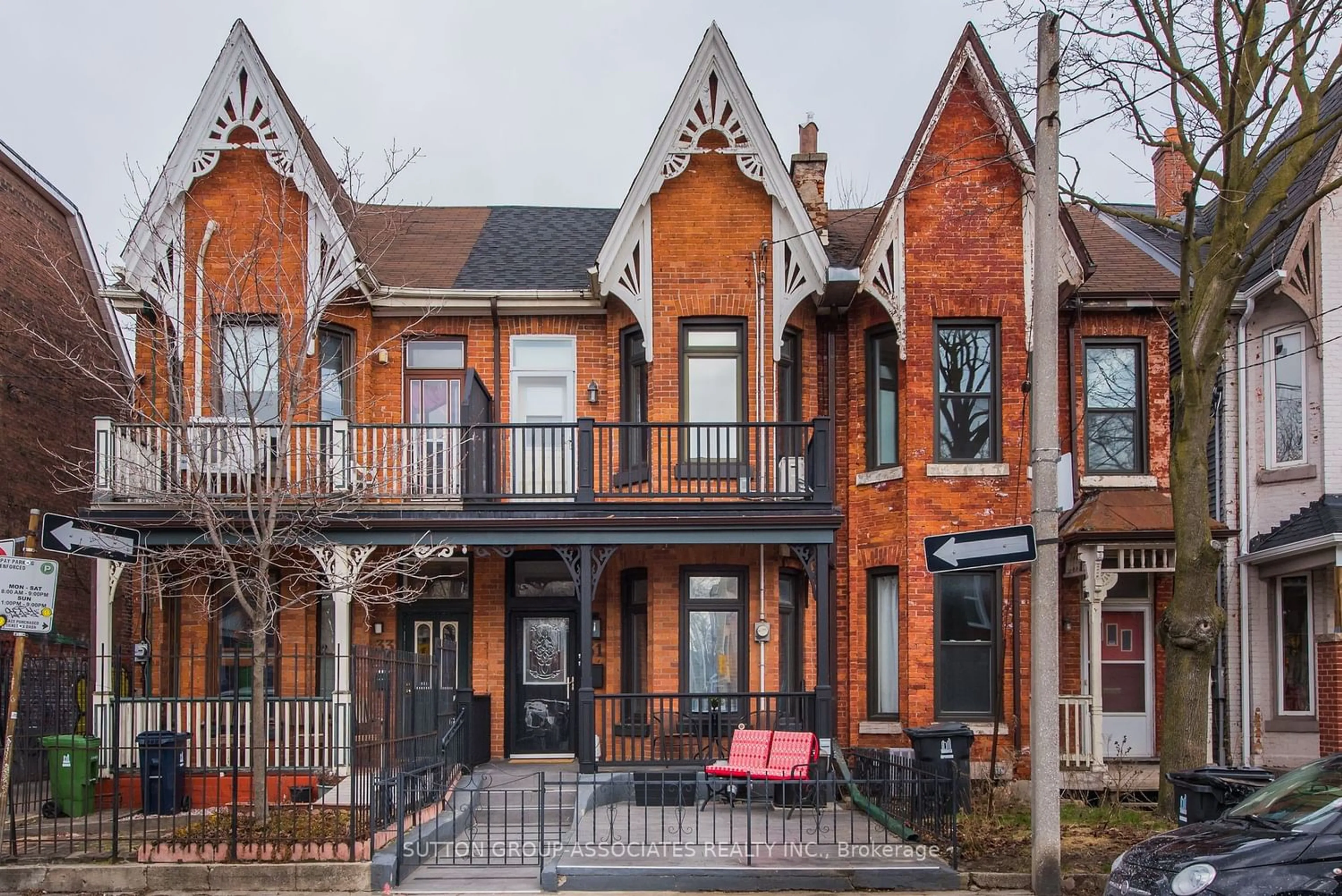 Home with brick exterior material for 31 Clinton St, Toronto Ontario M6J 2N9