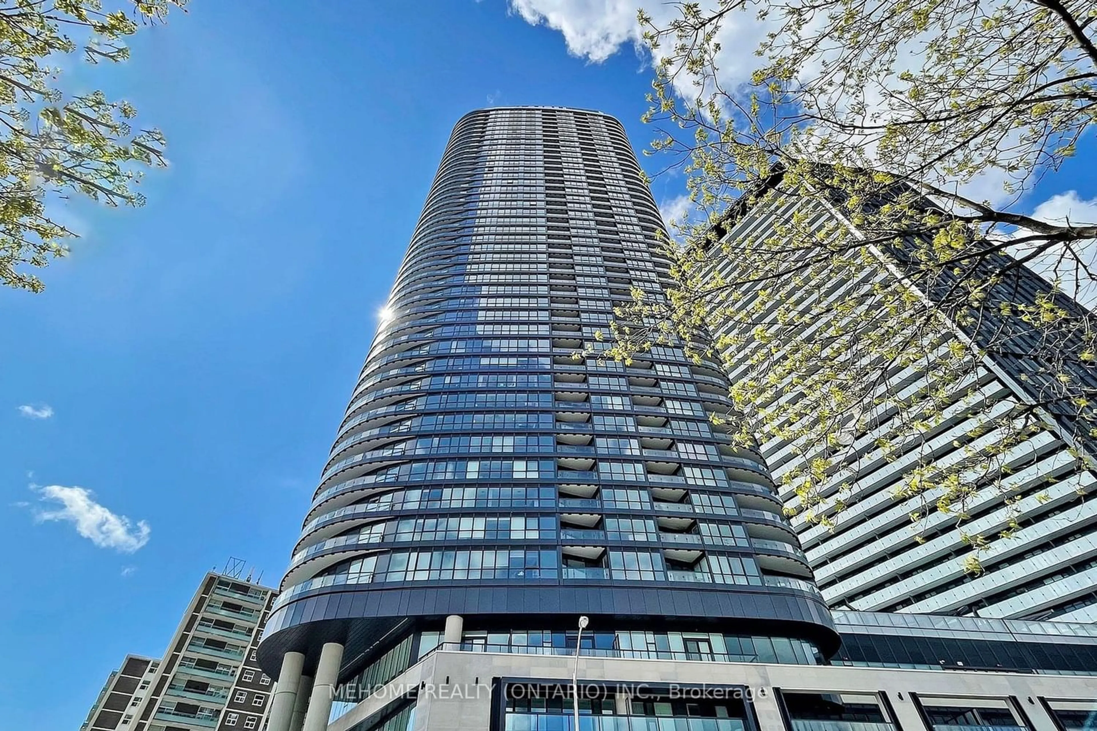 Outside view for 585 Bloor St #3119, Toronto Ontario M4W 0B3