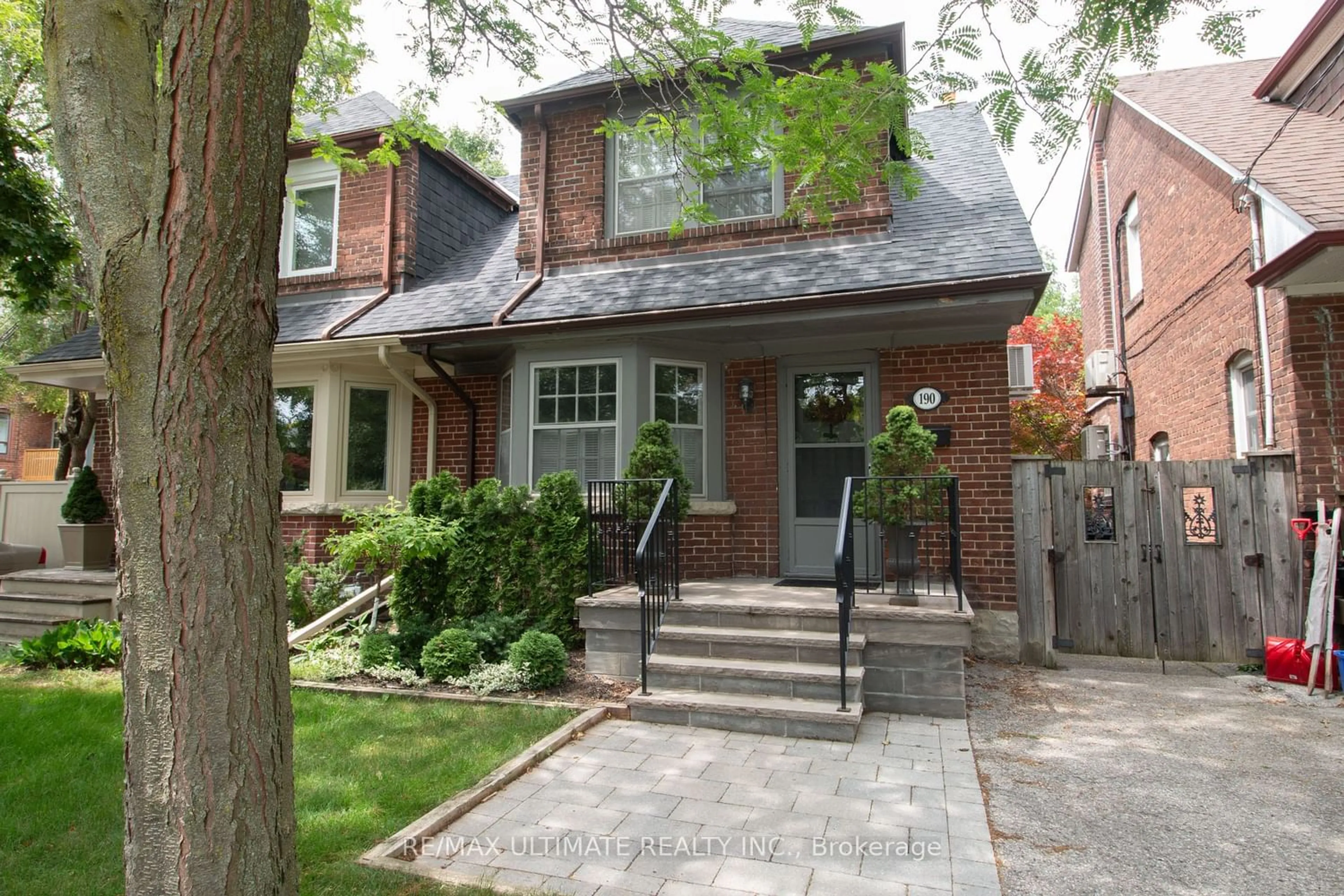 Home with brick exterior material for 190 Sutherland Dr, Toronto Ontario M4G 1J2