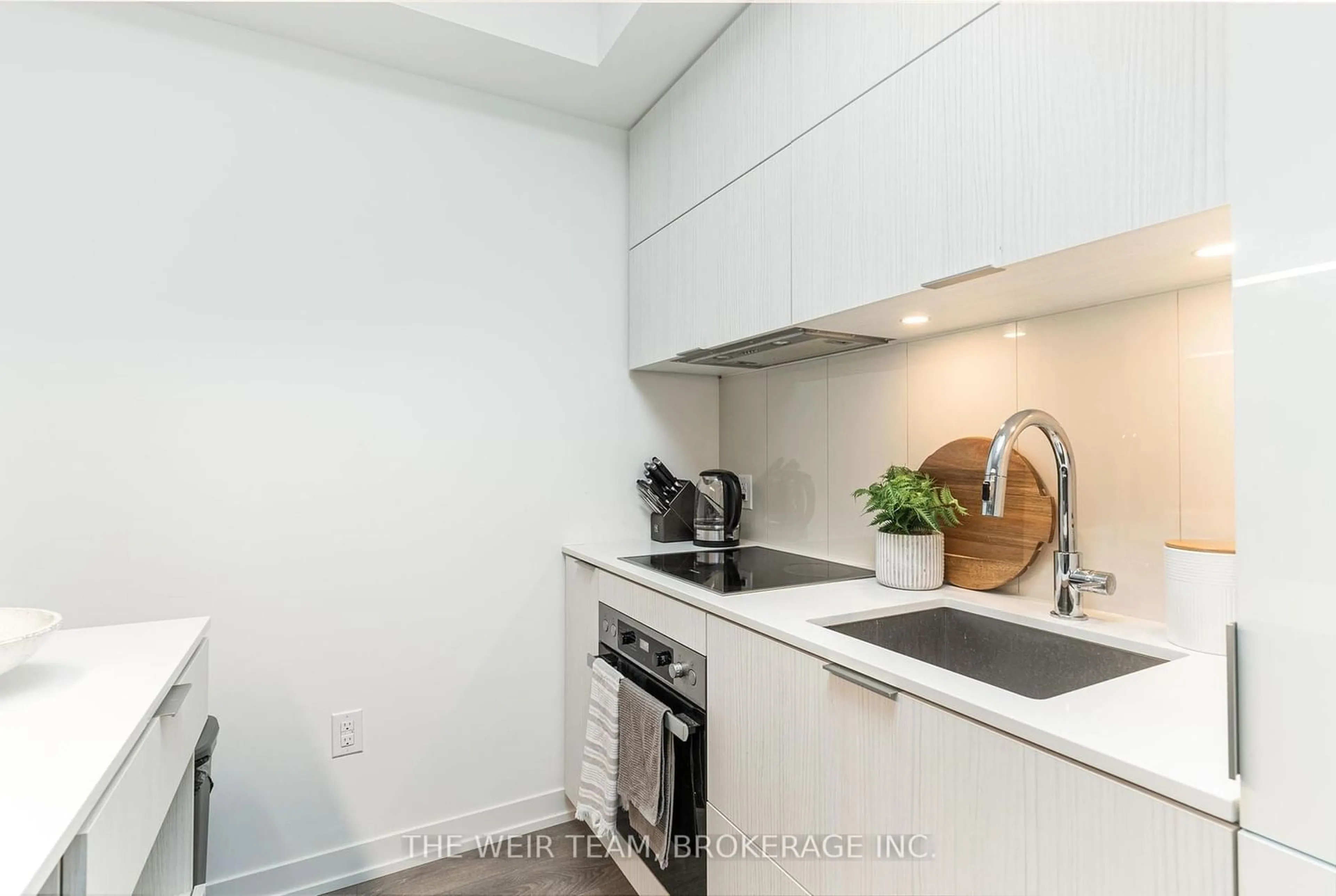 Standard kitchen for 15 Lower Jarvis St #1602, Toronto Ontario M5E 0C4