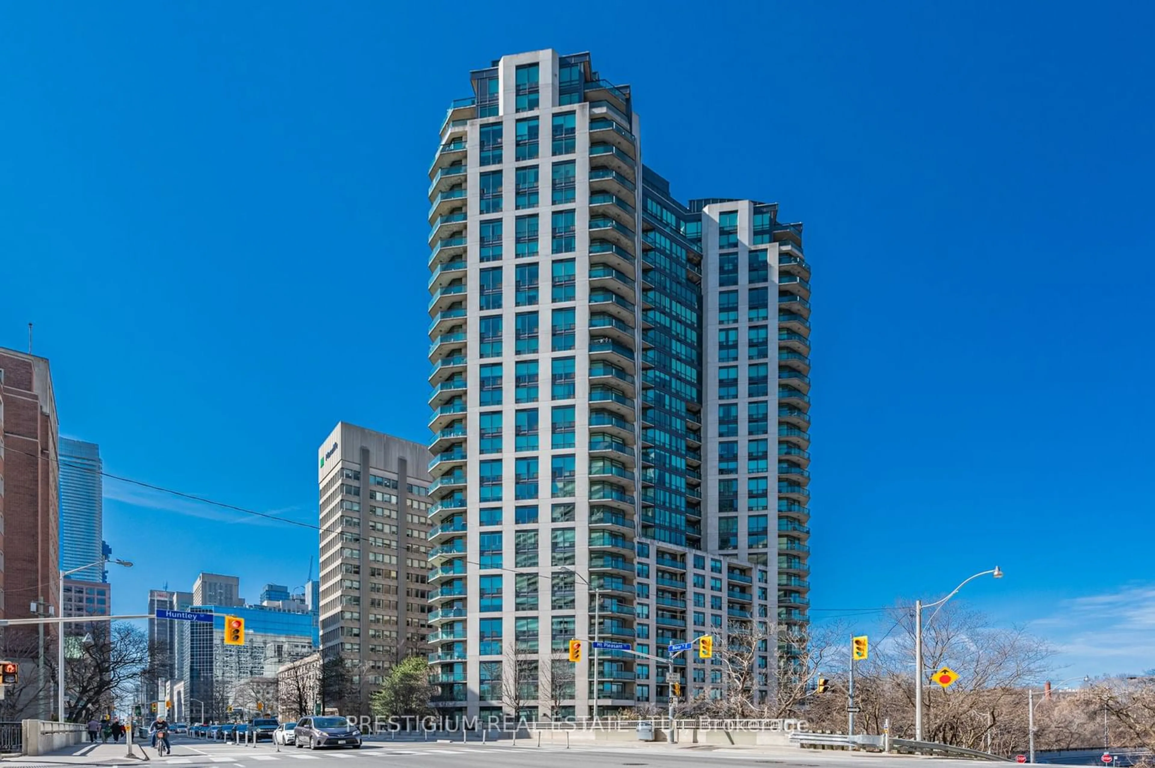 A pic from exterior of the house or condo for 300 Bloor St #2904, Toronto Ontario M4W 3Y2