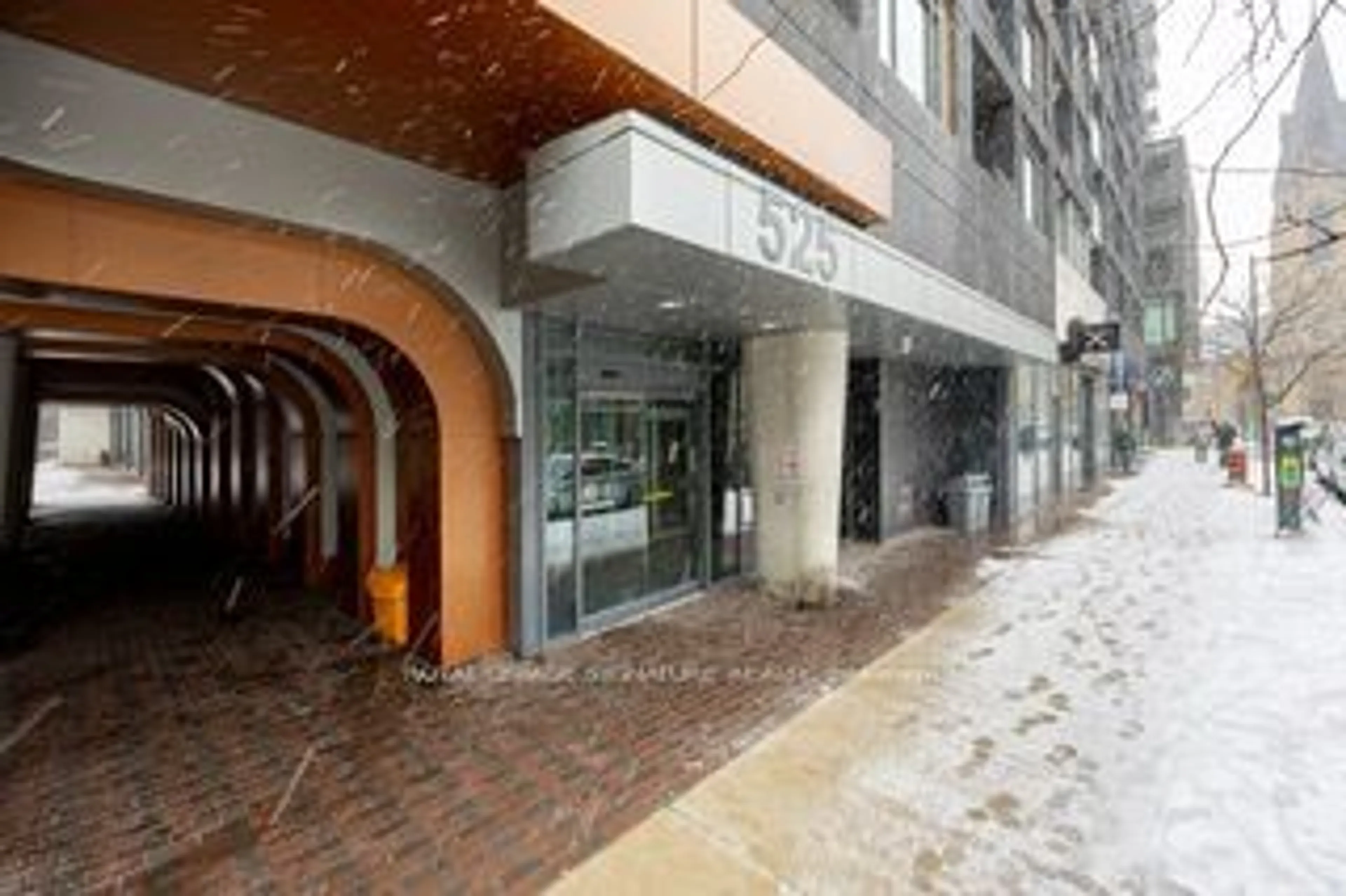 Indoor foyer for 525 Adelaide St #520, Toronto Ontario M5V 1T4