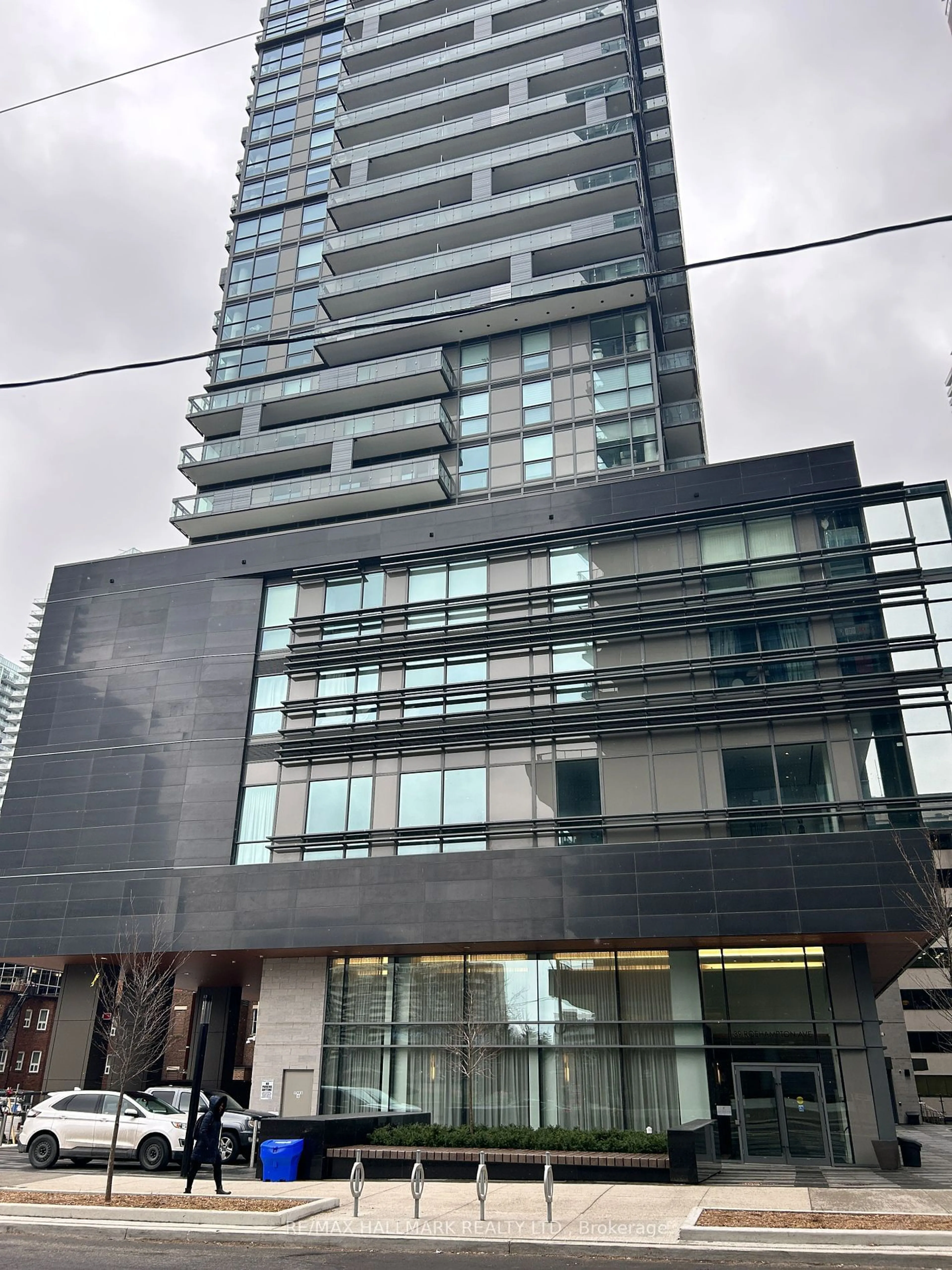 A pic from exterior of the house or condo for 39 Roehampton Ave #4010, Toronto Ontario M4P 0G1