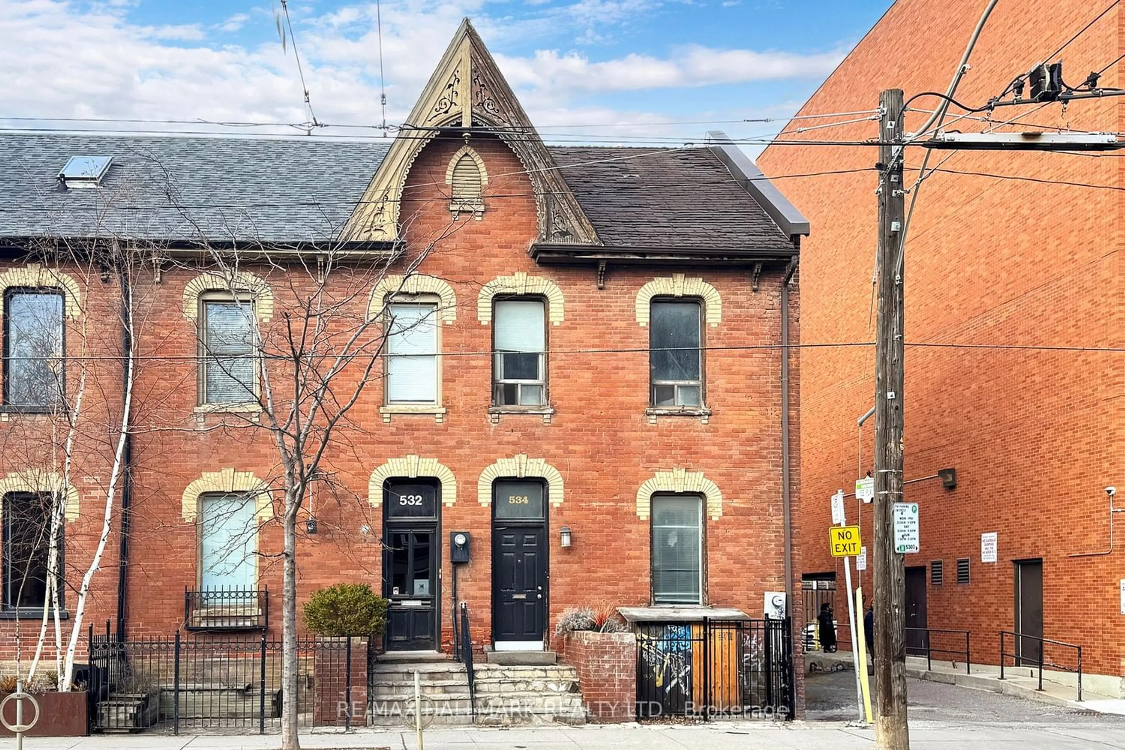 Home with brick exterior material for 534 Queen St, Toronto Ontario M5A 1V2