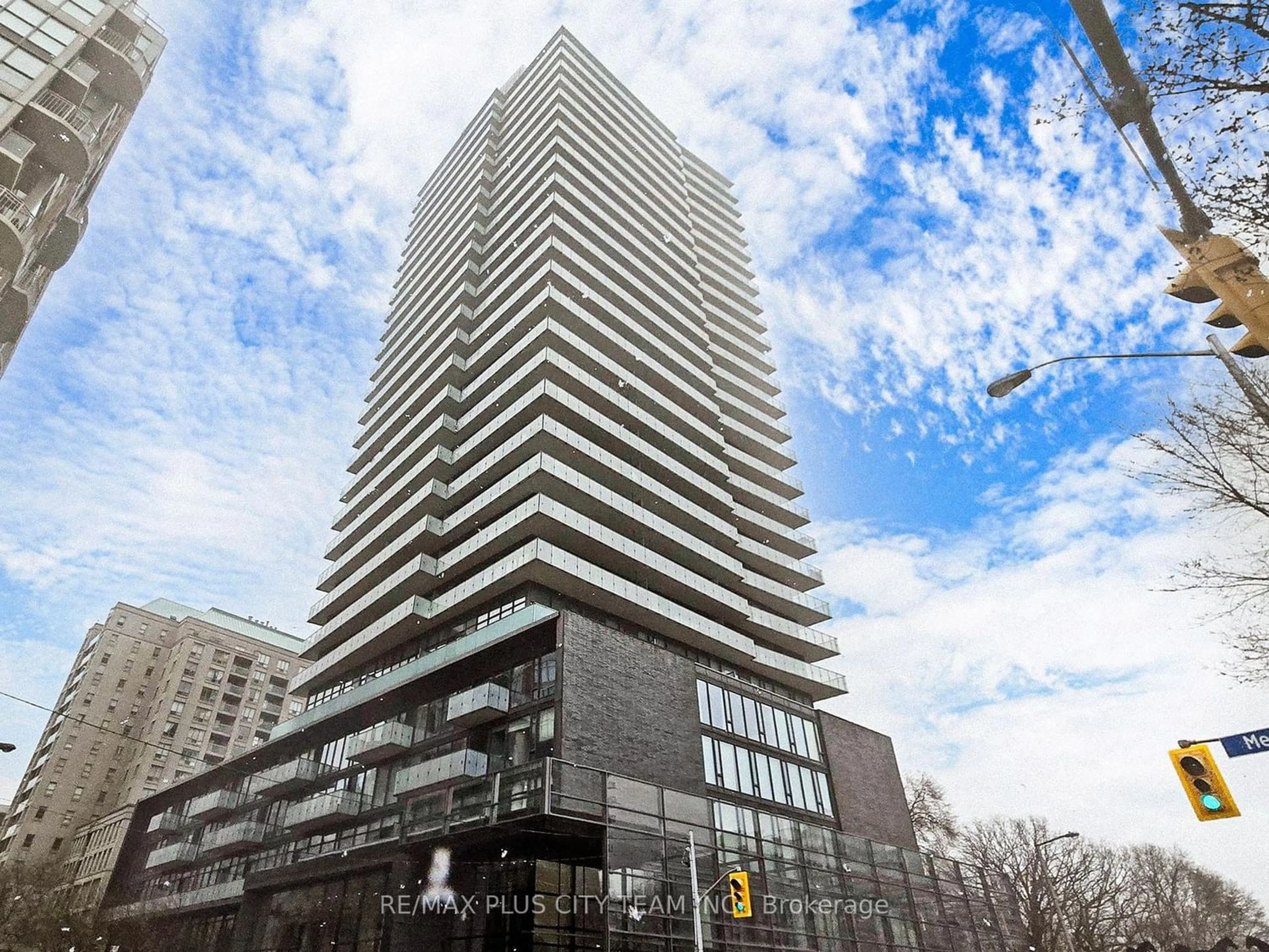Outside view for 1815 Yonge St #909, Toronto Ontario M4T 2A4