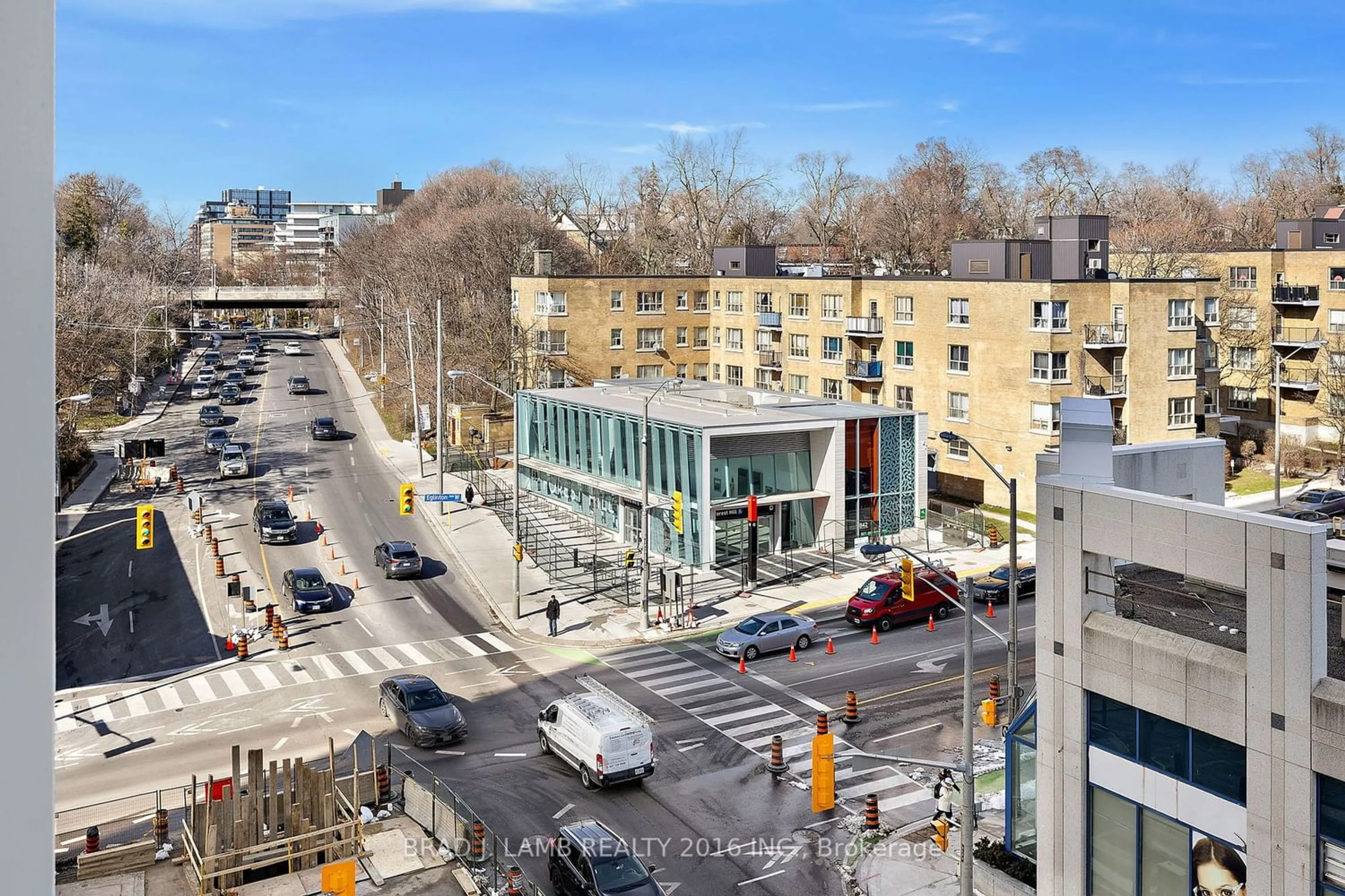 A pic from exterior of the house or condo for 2020 Bathurst St #733, Toronto Ontario M5P 0A6