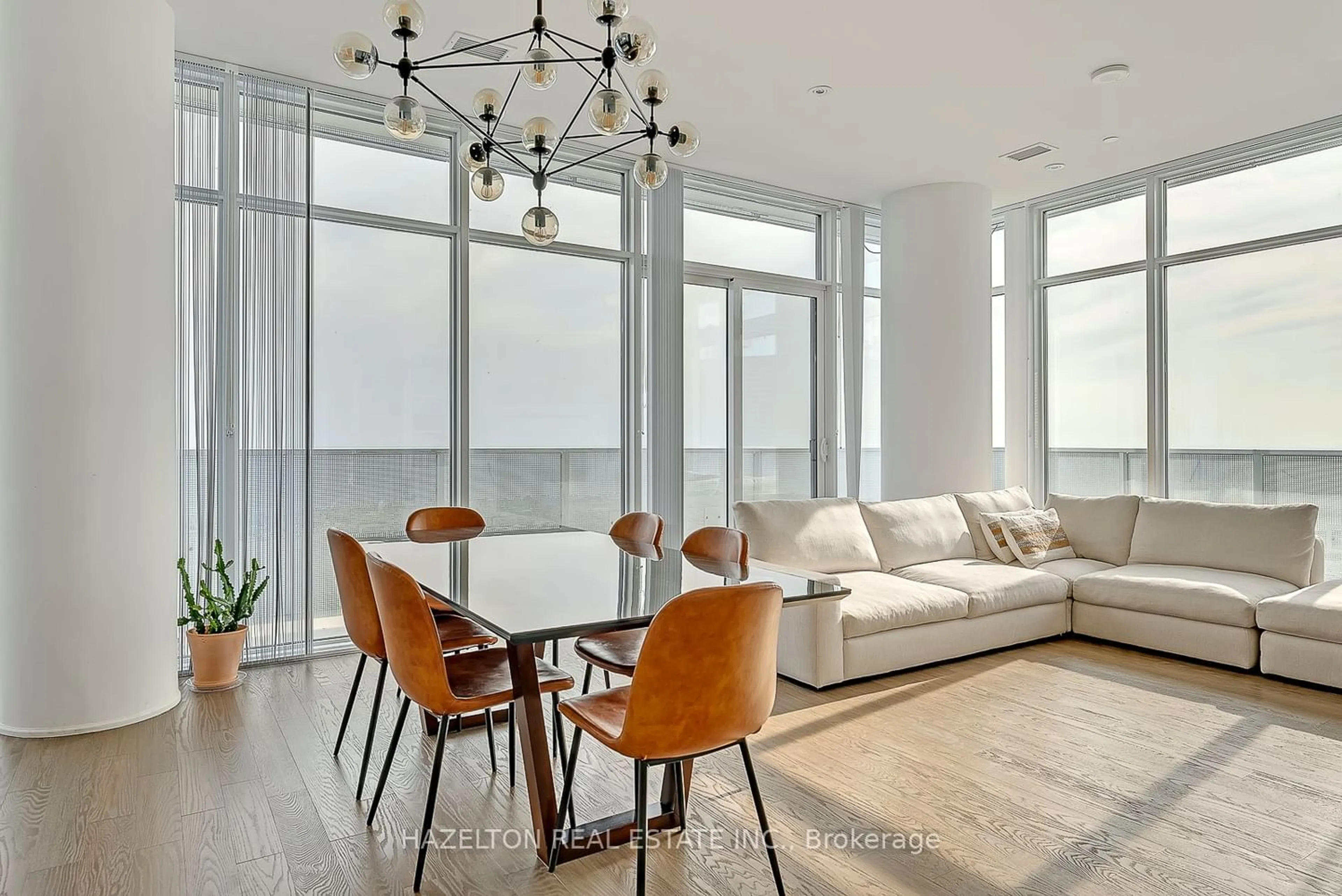 Living room for 88 Harbour St #Ph105, Toronto Ontario M5J 0C3