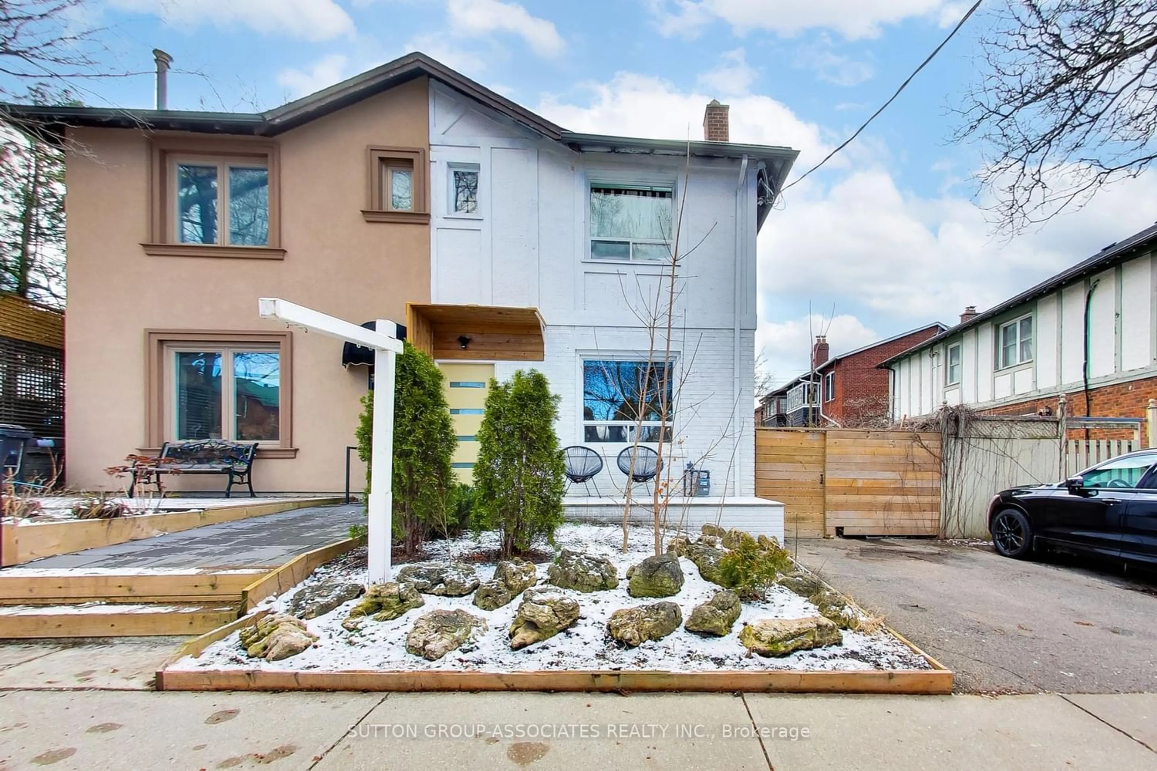 Frontside or backside of a home for 173 Maplewood Ave, Toronto Ontario M6C 1J9