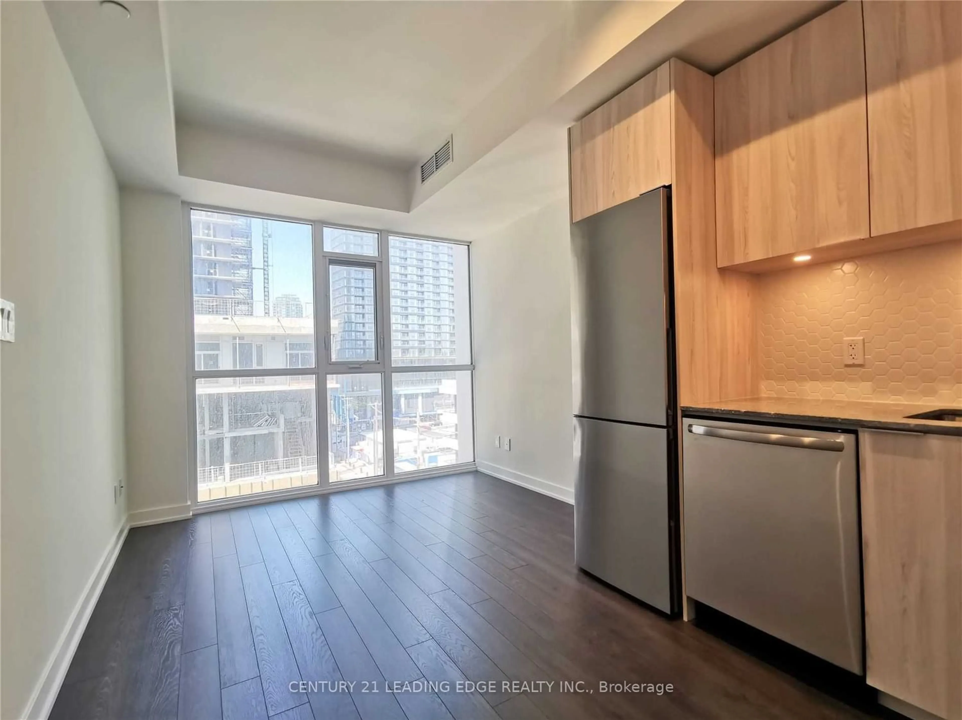 Standard kitchen for 30 Ordnance St #604, Toronto Ontario M6K 0C8