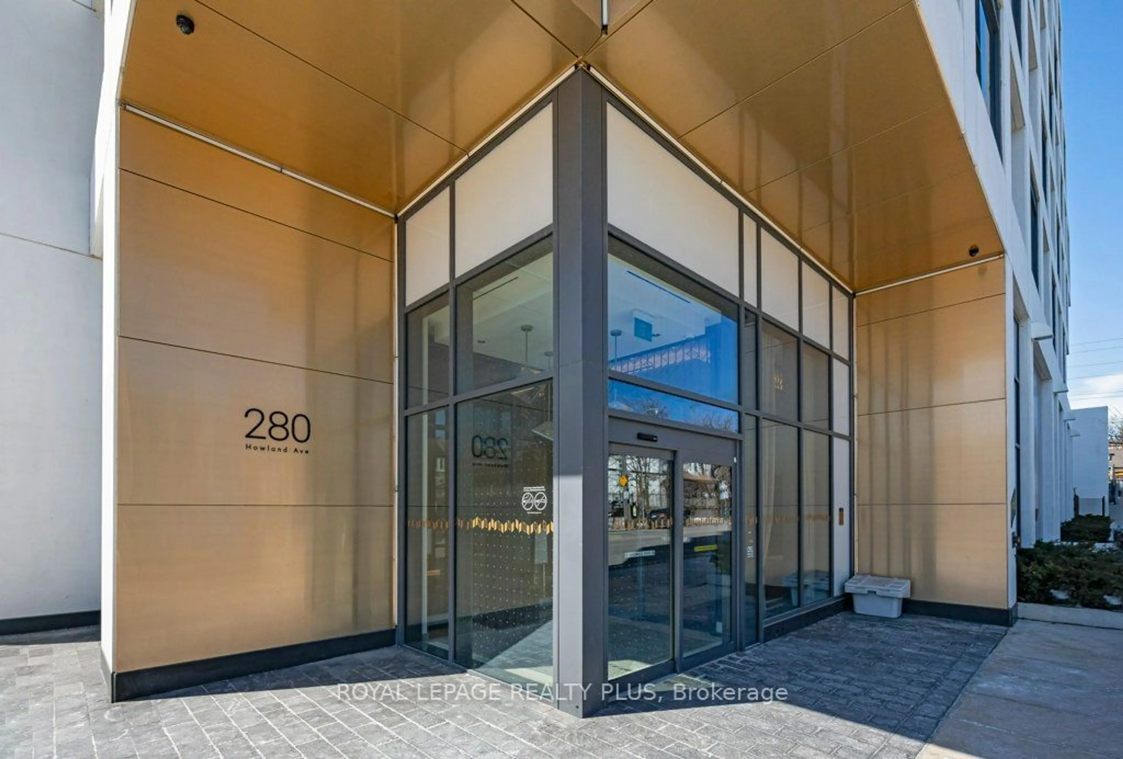 Indoor foyer for 280 Howland Ave #502, Toronto Ontario M5R 0C3