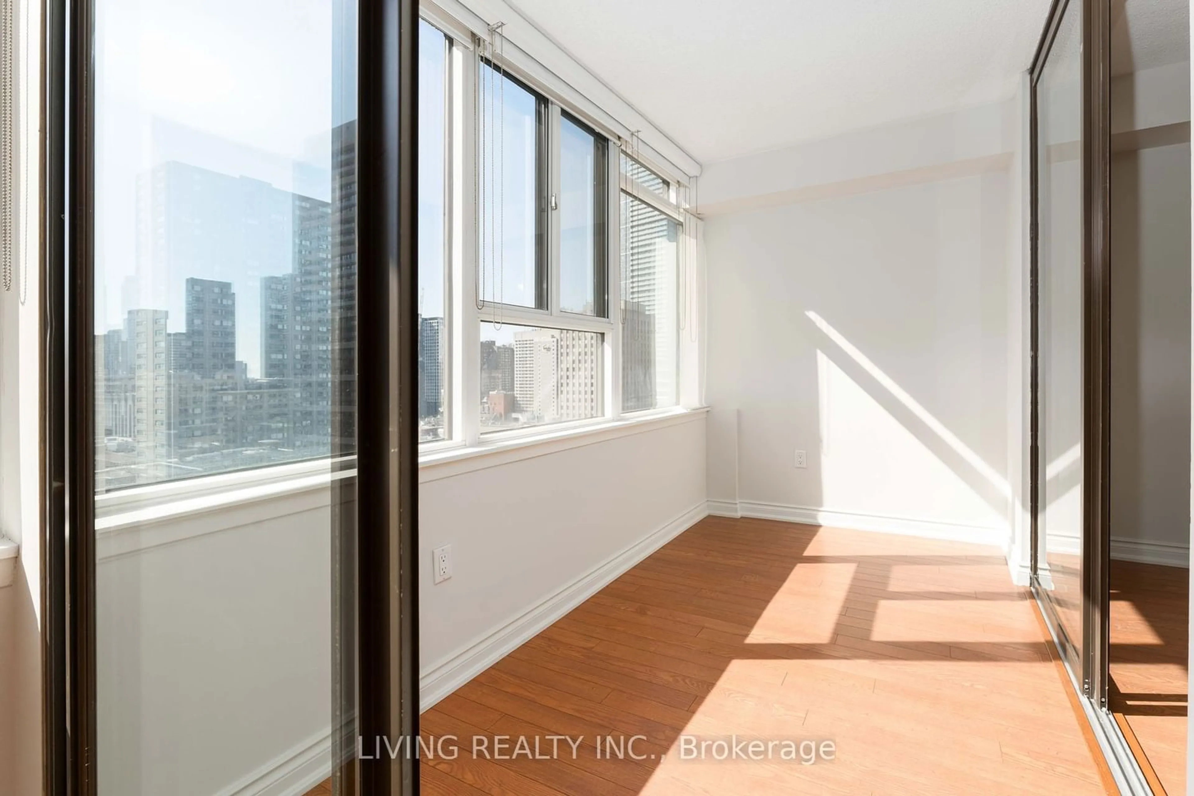 A pic of a room for 45 Carlton St #1515, Toronto Ontario M5B 2H9
