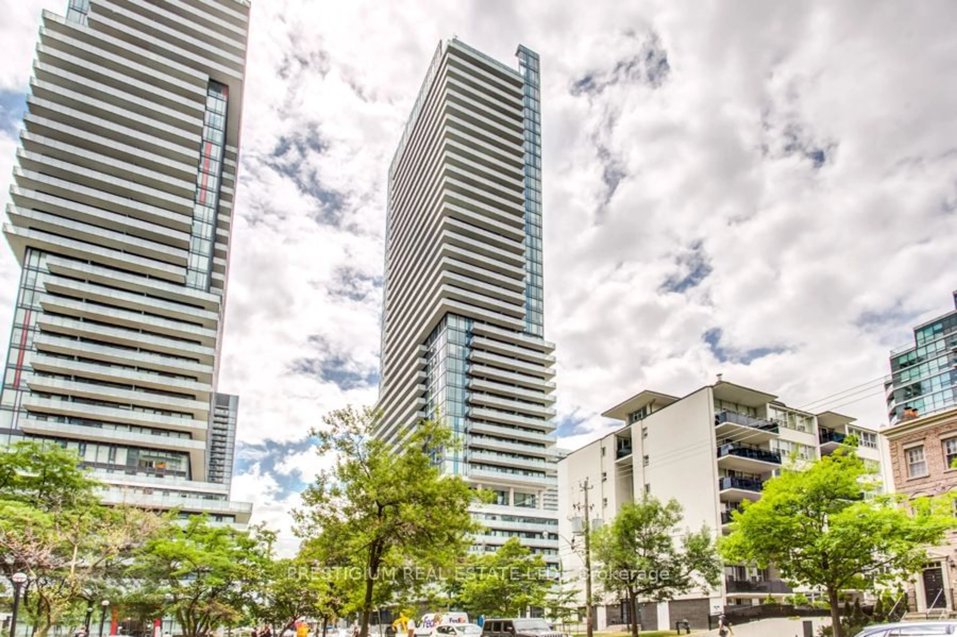 A pic from exterior of the house or condo for 161 Roehampton Ave #1208, Toronto Ontario M4P 1P9