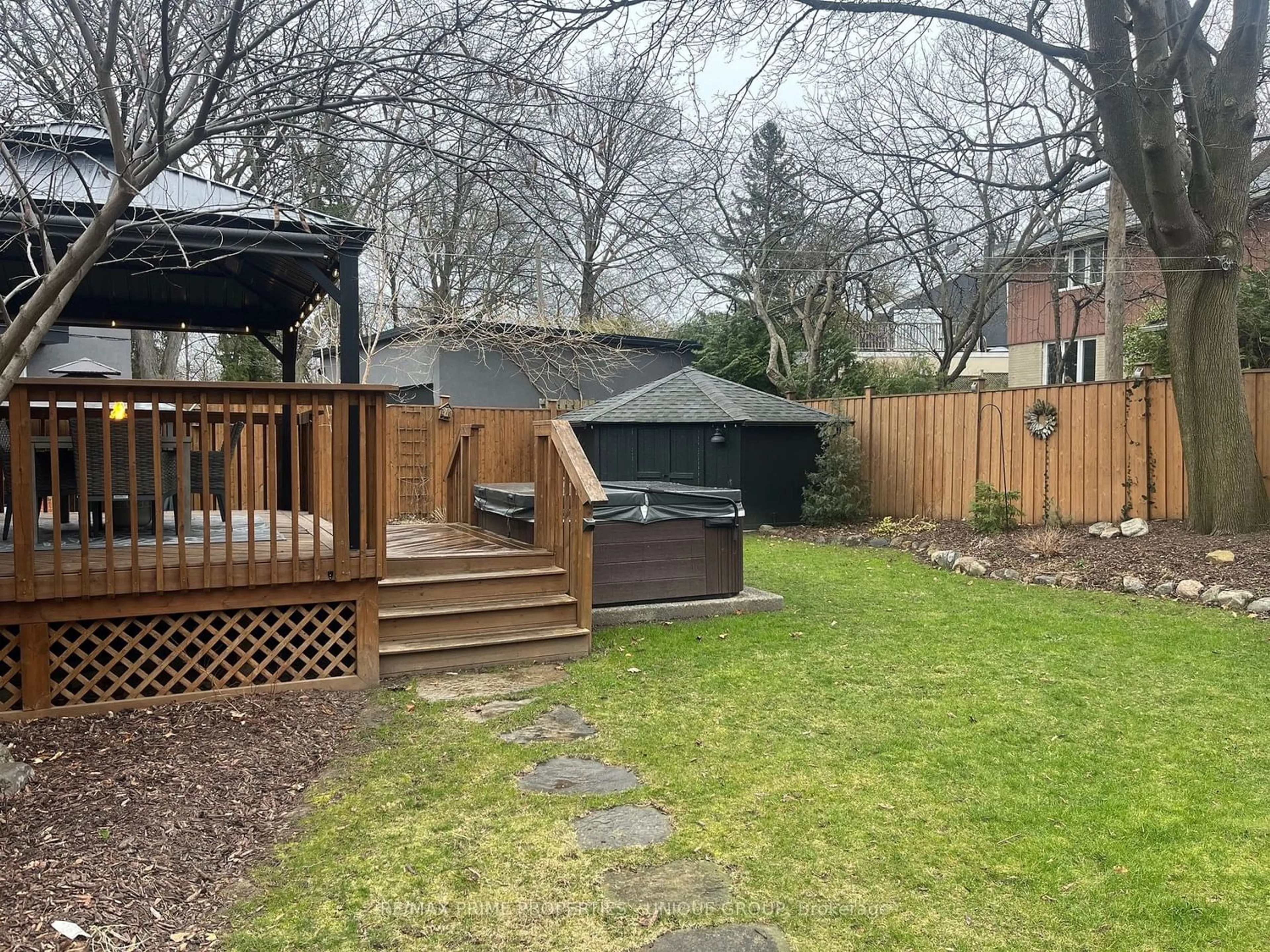 Fenced yard for 17 Burdock Lane, Toronto Ontario M3C 2G6