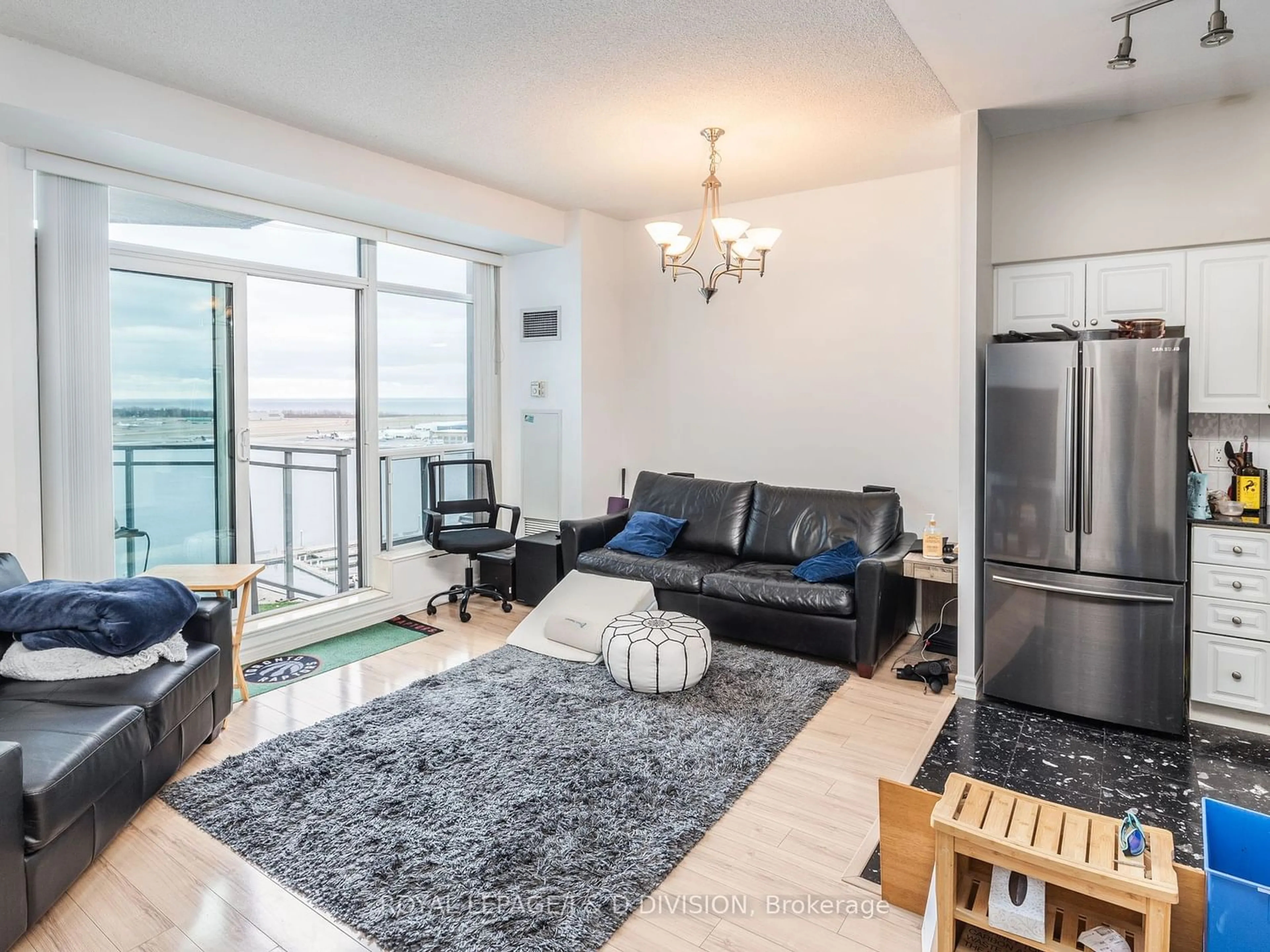 Living room for 410 Queens Quay #Lph01, Toronto Ontario M5V 3T1