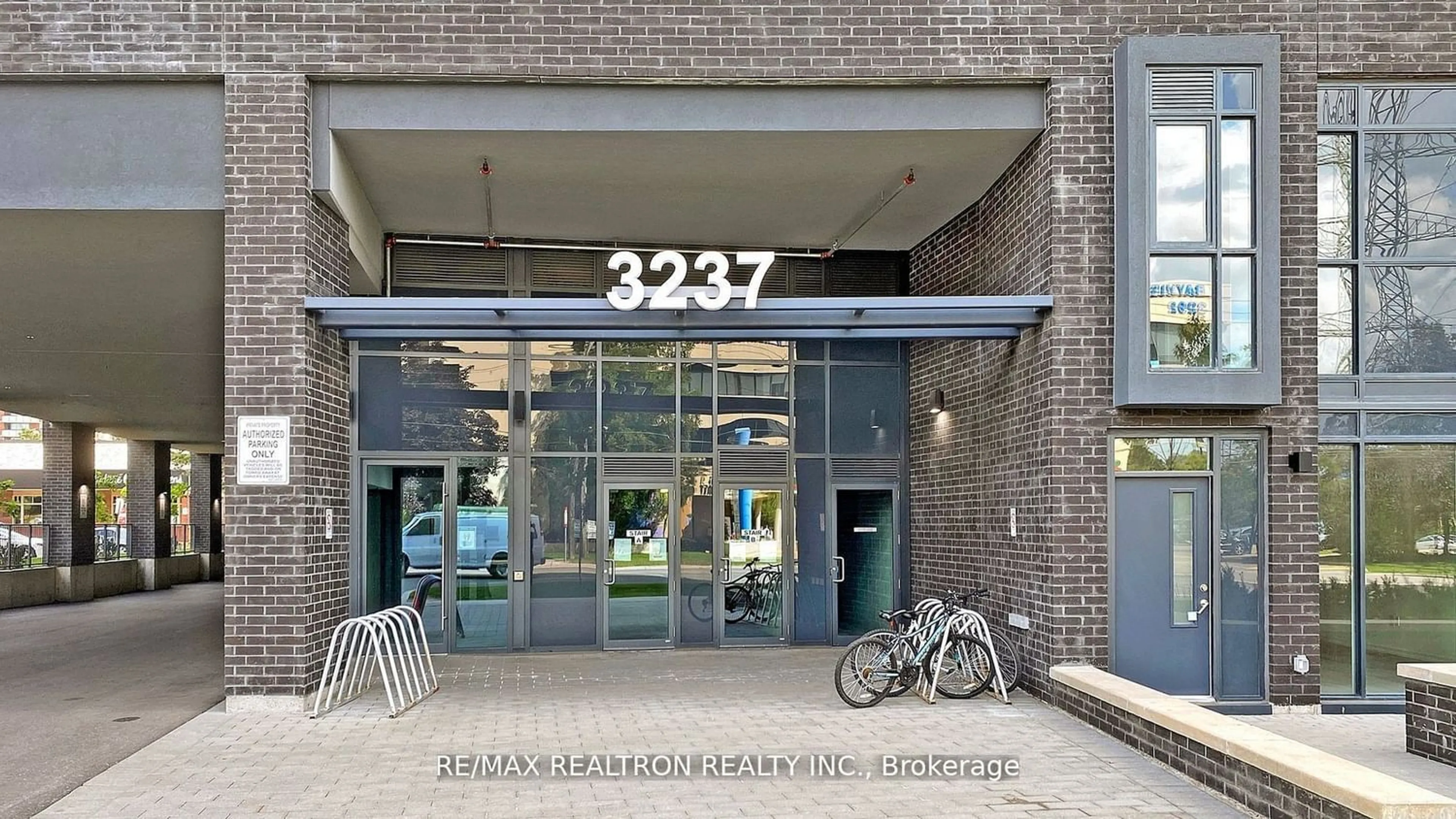 Indoor foyer for 3237 Bayview Ave #803, Toronto Ontario M2K 0G1