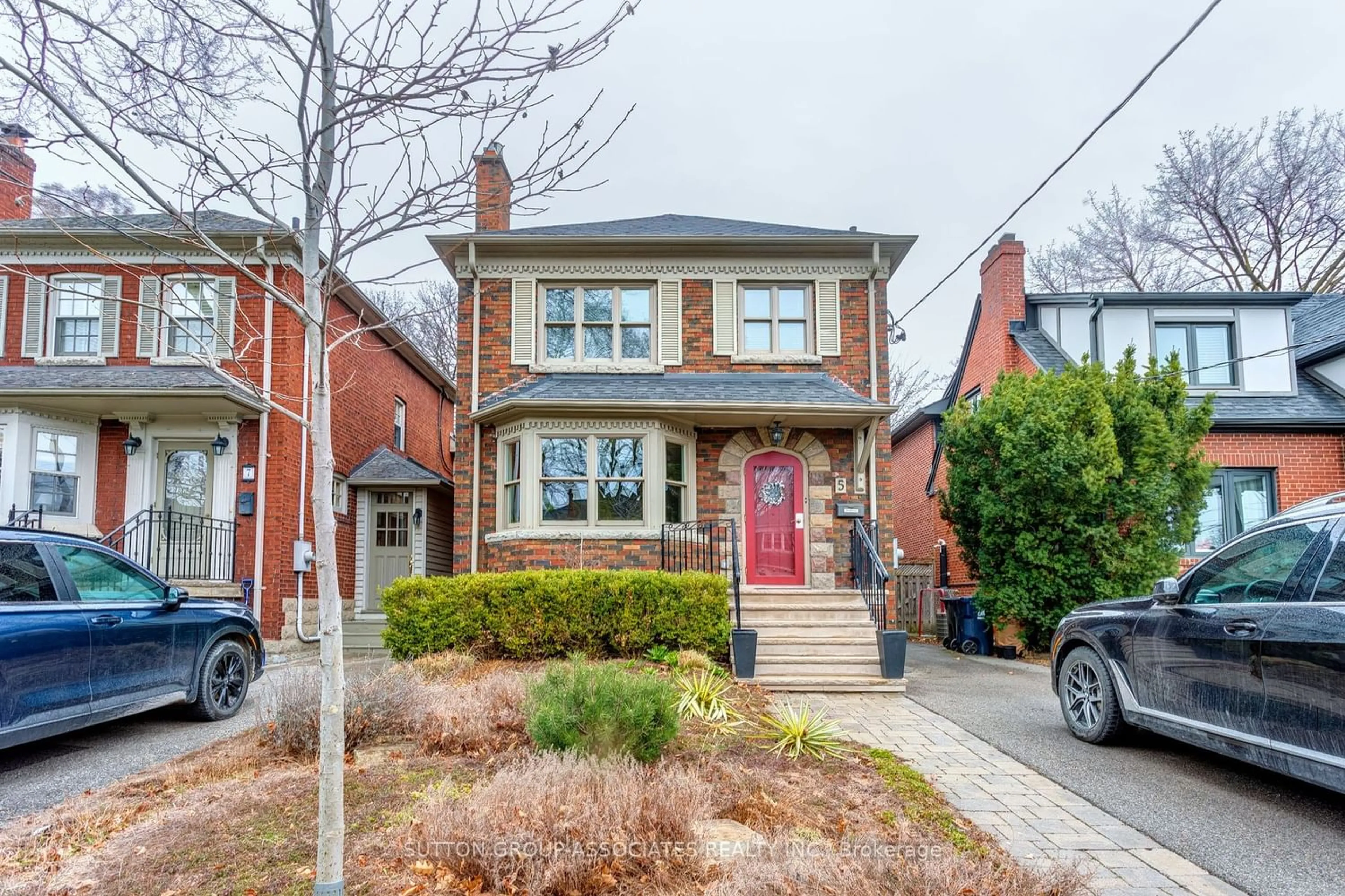 Home with brick exterior material for 5 Bessborough Dr, Toronto Ontario M4G 3H6