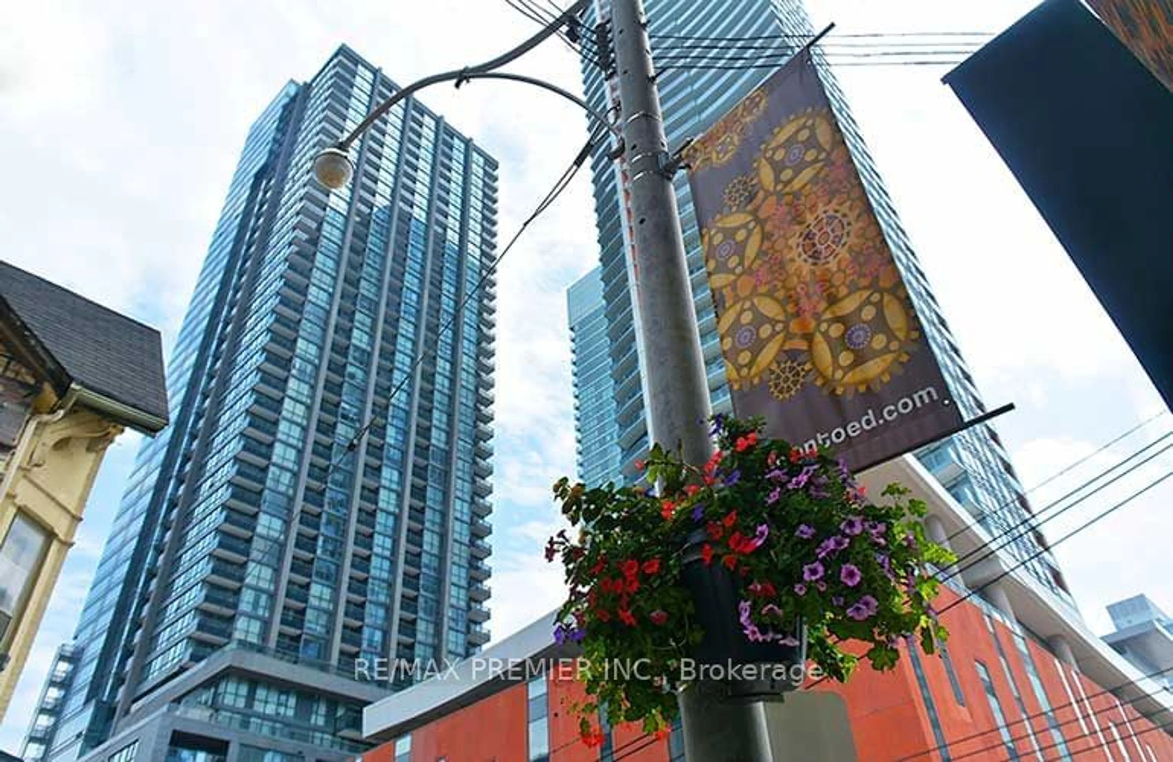 A pic from exterior of the house or condo for 295 Adelaide St #4010, Toronto Ontario M5V 0L4