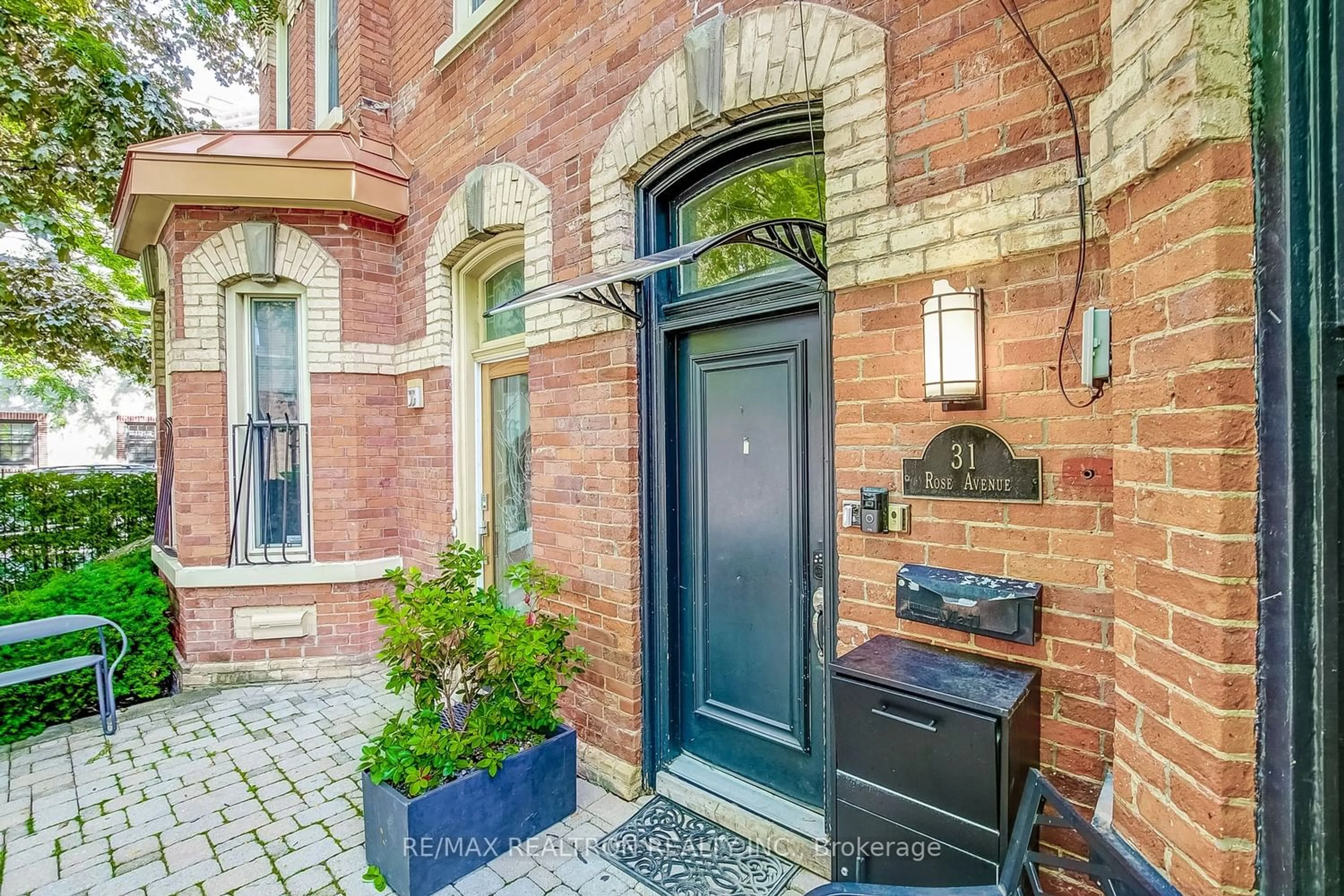 Indoor entryway for 31 Rose Ave, Toronto Ontario M4X 1N7