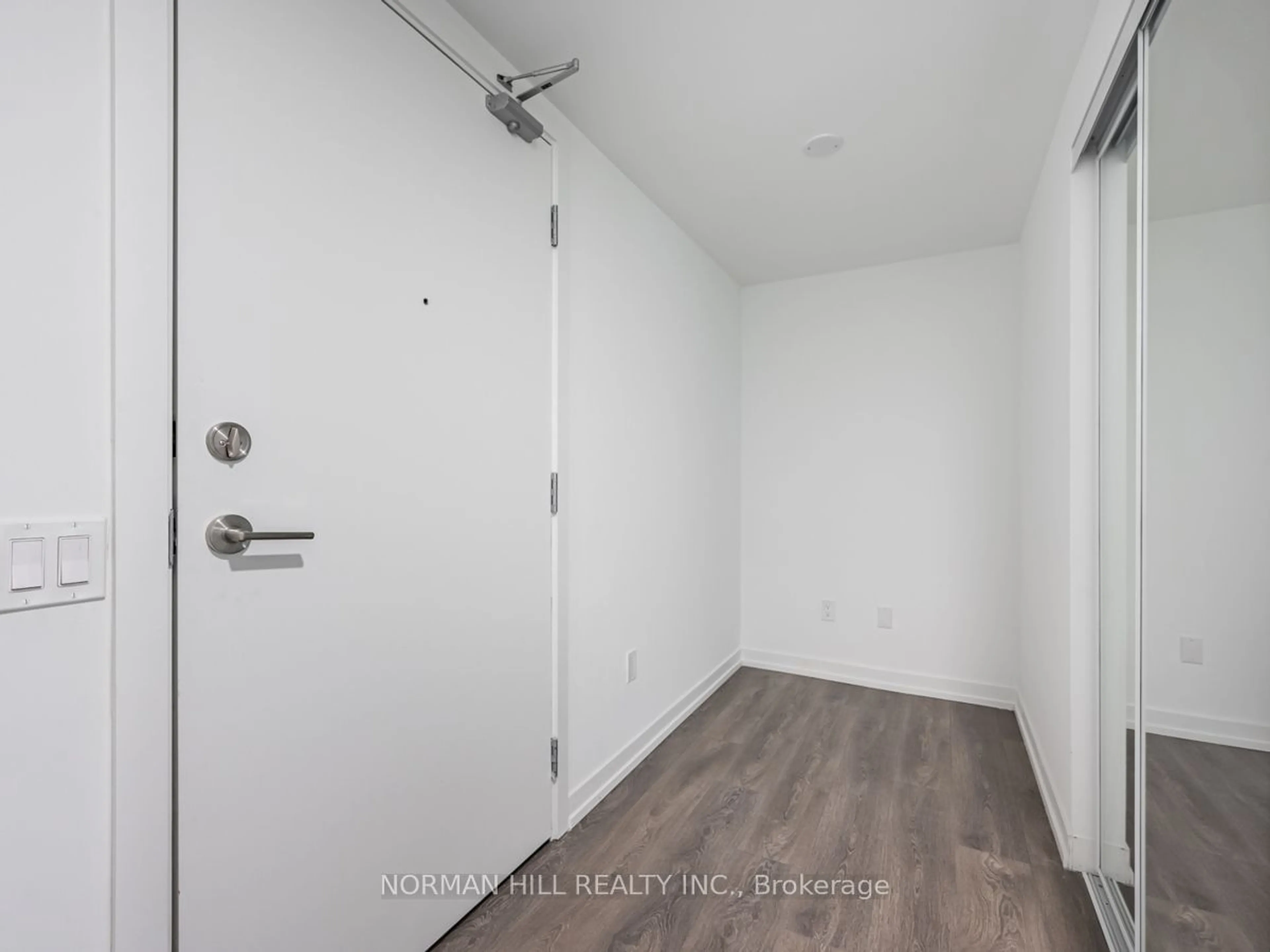 Indoor entryway for 82 Dalhousie St #610, Toronto Ontario M5B 0C5