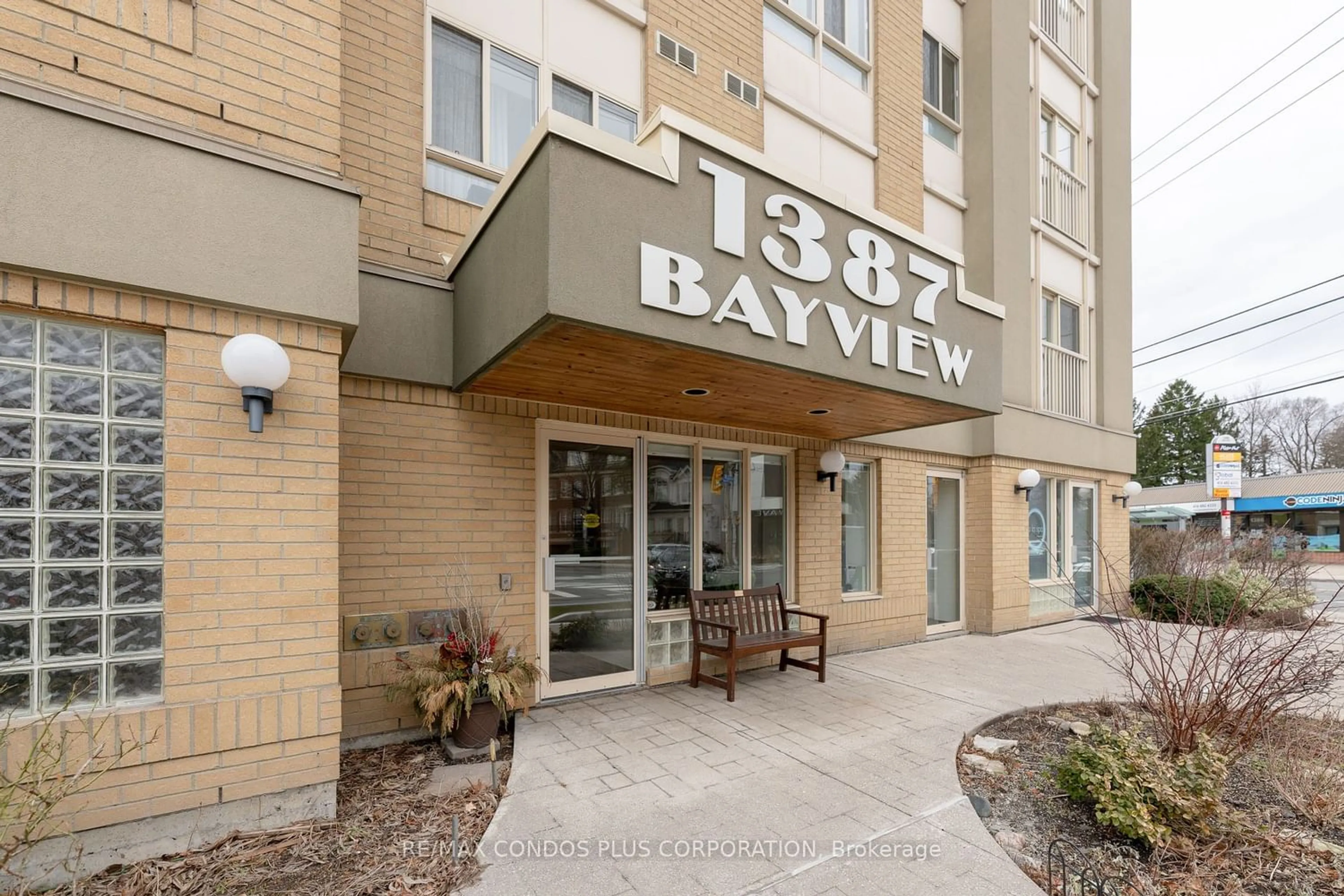 Indoor foyer for 1387 Bayview Ave #402, Toronto Ontario M4G 3A5