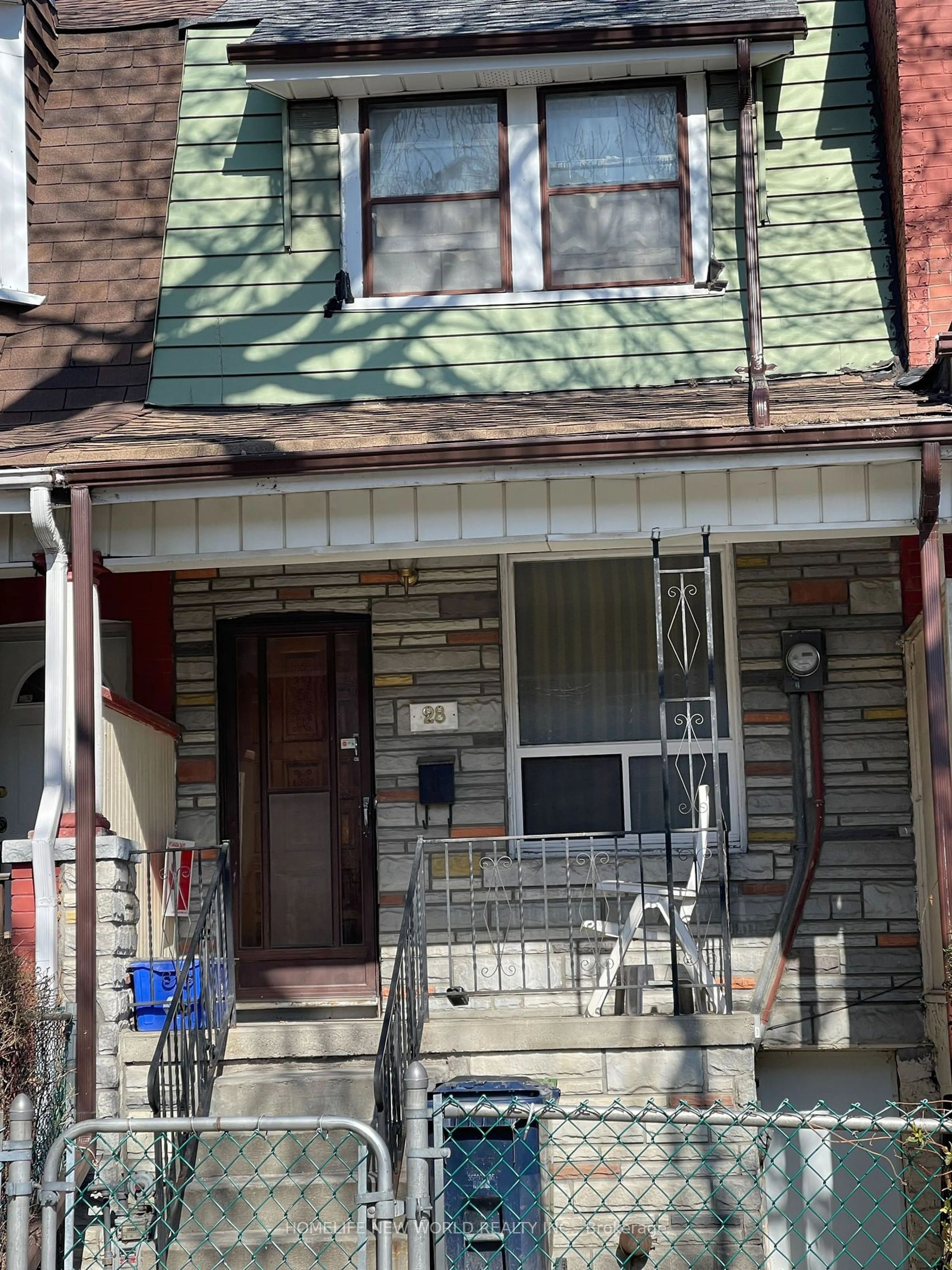 Frontside or backside of a home for 28 Carr St, Toronto Ontario M5T 1B5