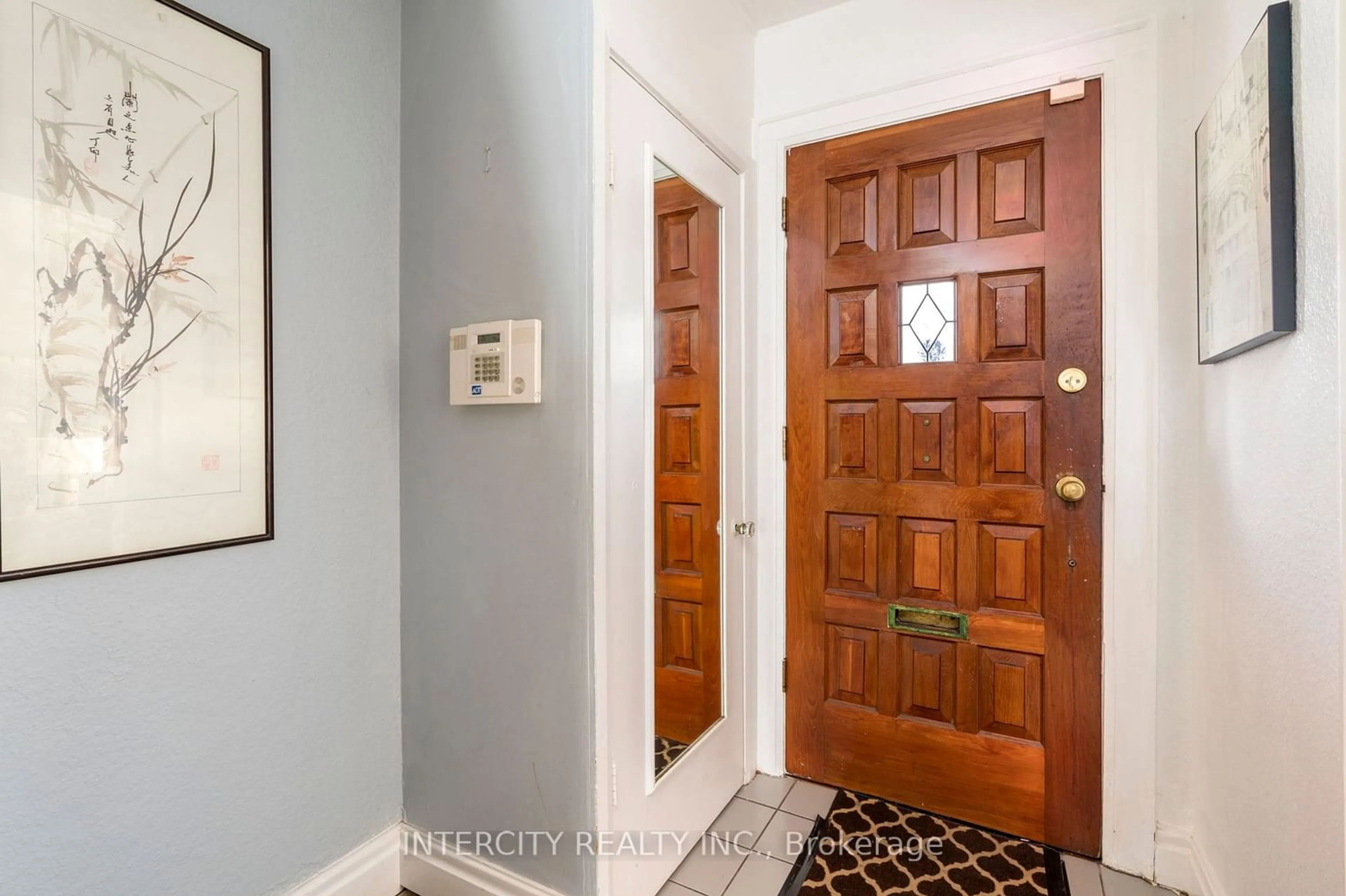 Indoor entryway for 35 & 35 Park Hill Rd, Toronto Ontario M6C 3M8